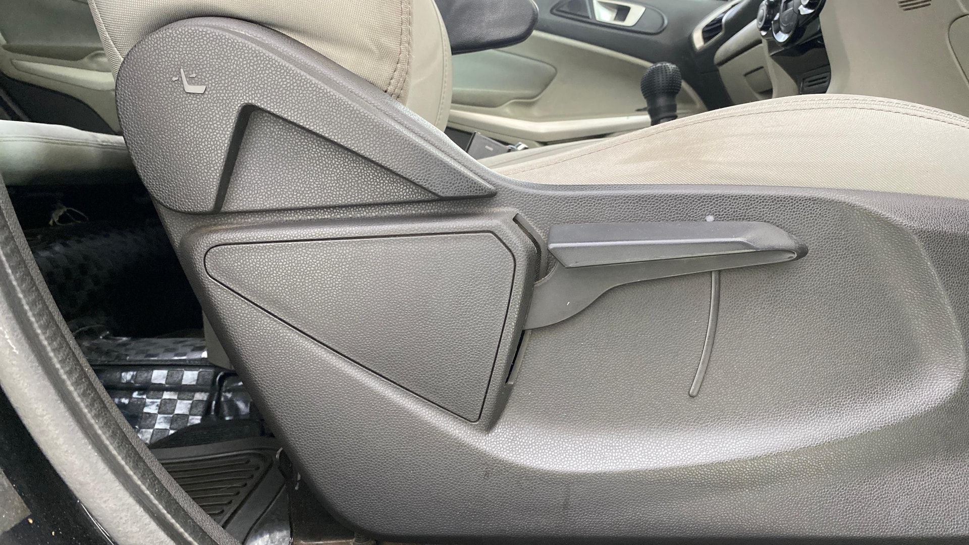 View 2014 Ford EcoSport 1.5 TDCi Diesel Ambiente BS IV Image 18 Used 2014 Ford EcoSport 1.5 TDCi Diesel Ambiente BS IV Image 18