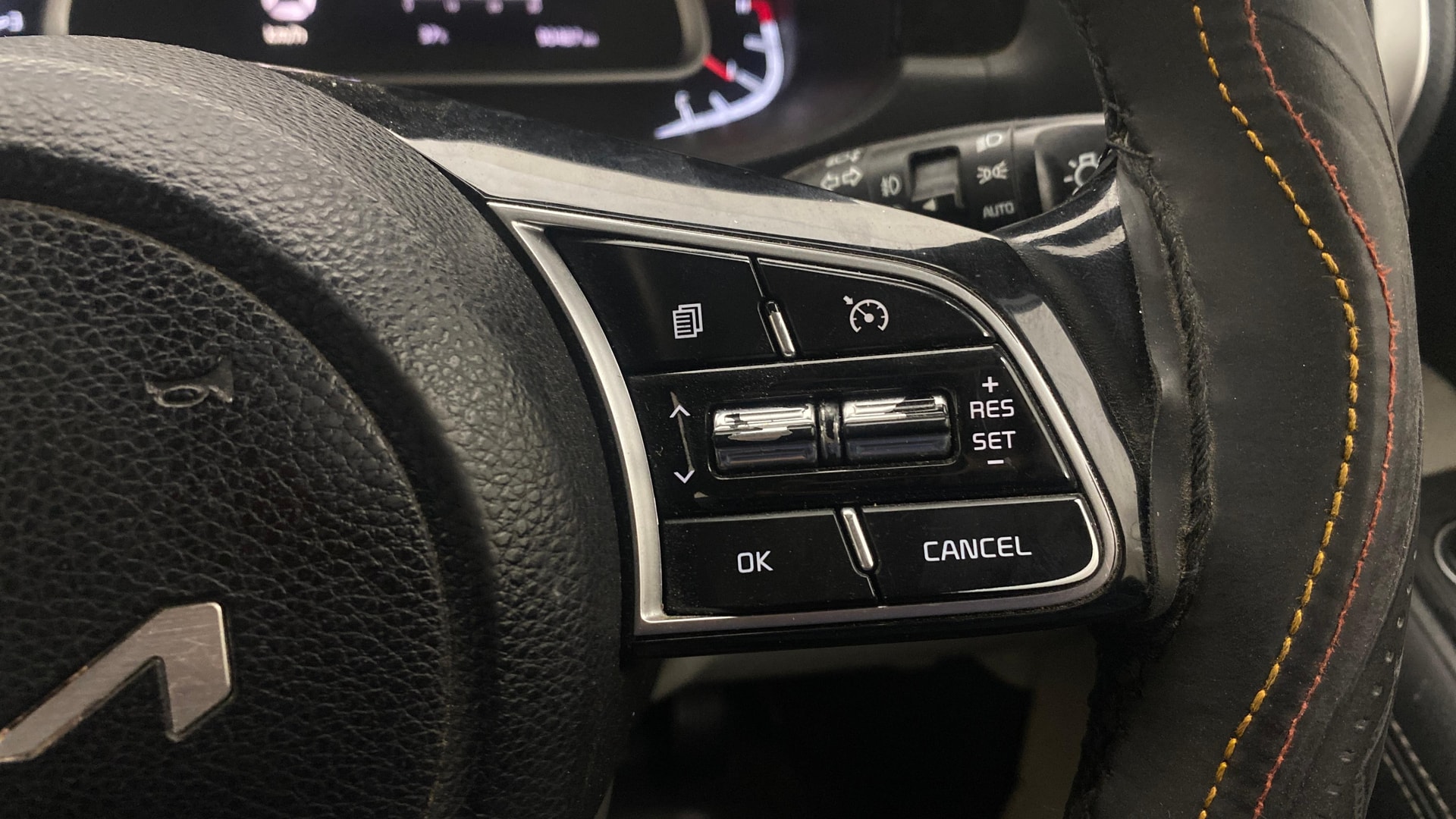 View 2022 Kia Sonet HTE Petrol Image 3 Used 2022 Kia Sonet HTE Petrol Image 3
