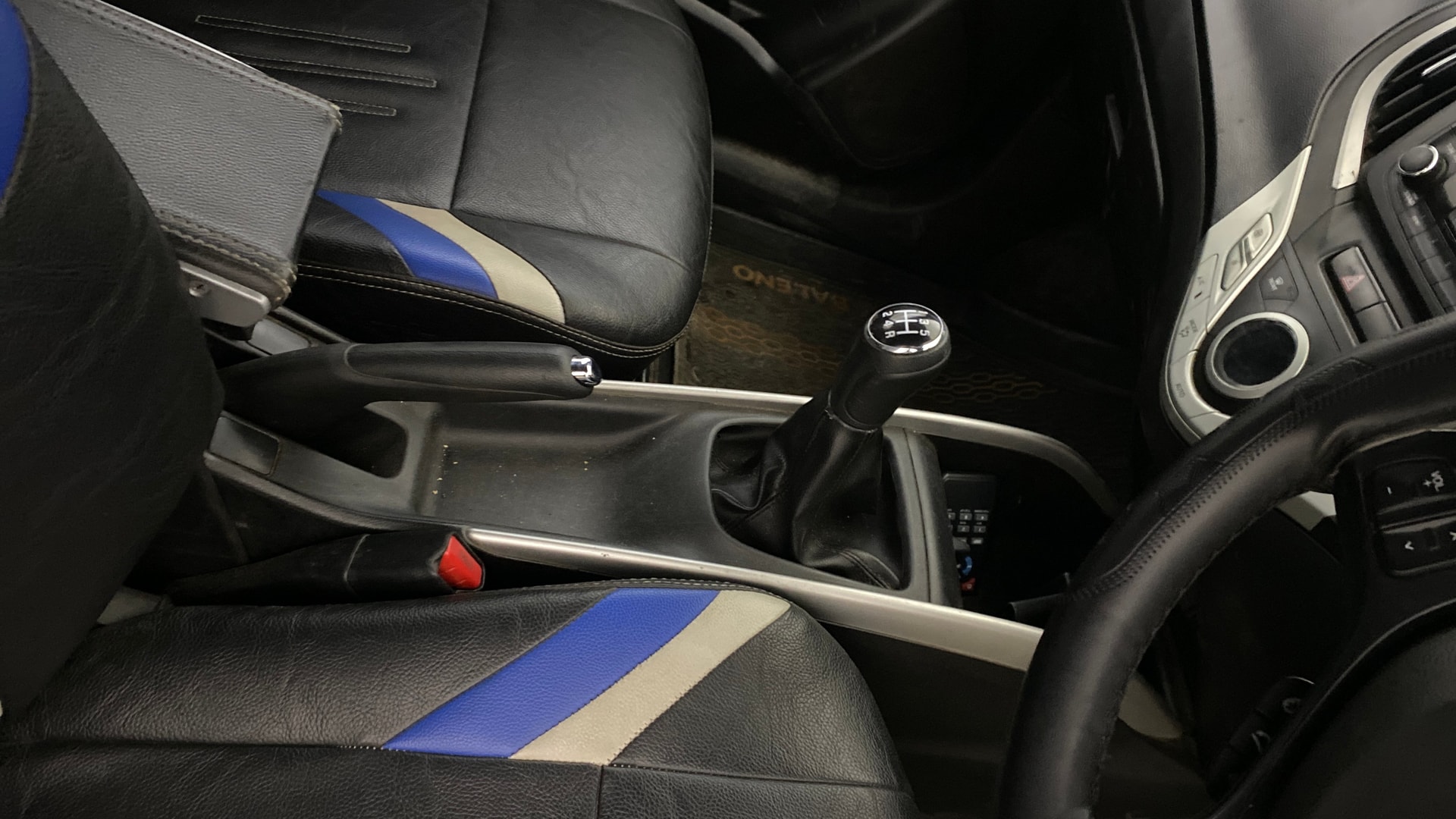 View 2018 Maruti Suzuki 1000 Base Variant Image 37 Used 2018 Maruti Suzuki 1000 Base Variant Image 37