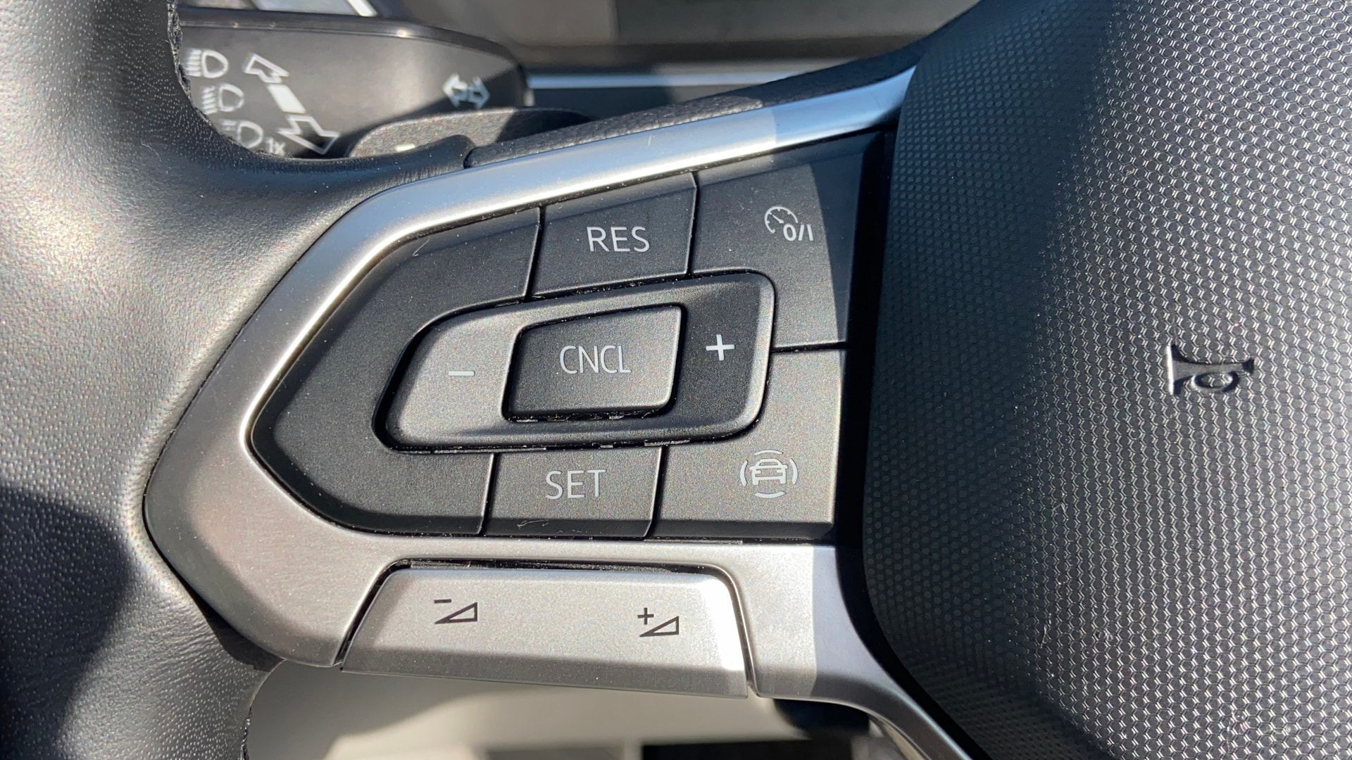 View 2023 Volkswagen Tiguan DSG 4MOTION Comfortline Image 3 Used 2023 Volkswagen Tiguan DSG 4MOTION Comfortline Image 3