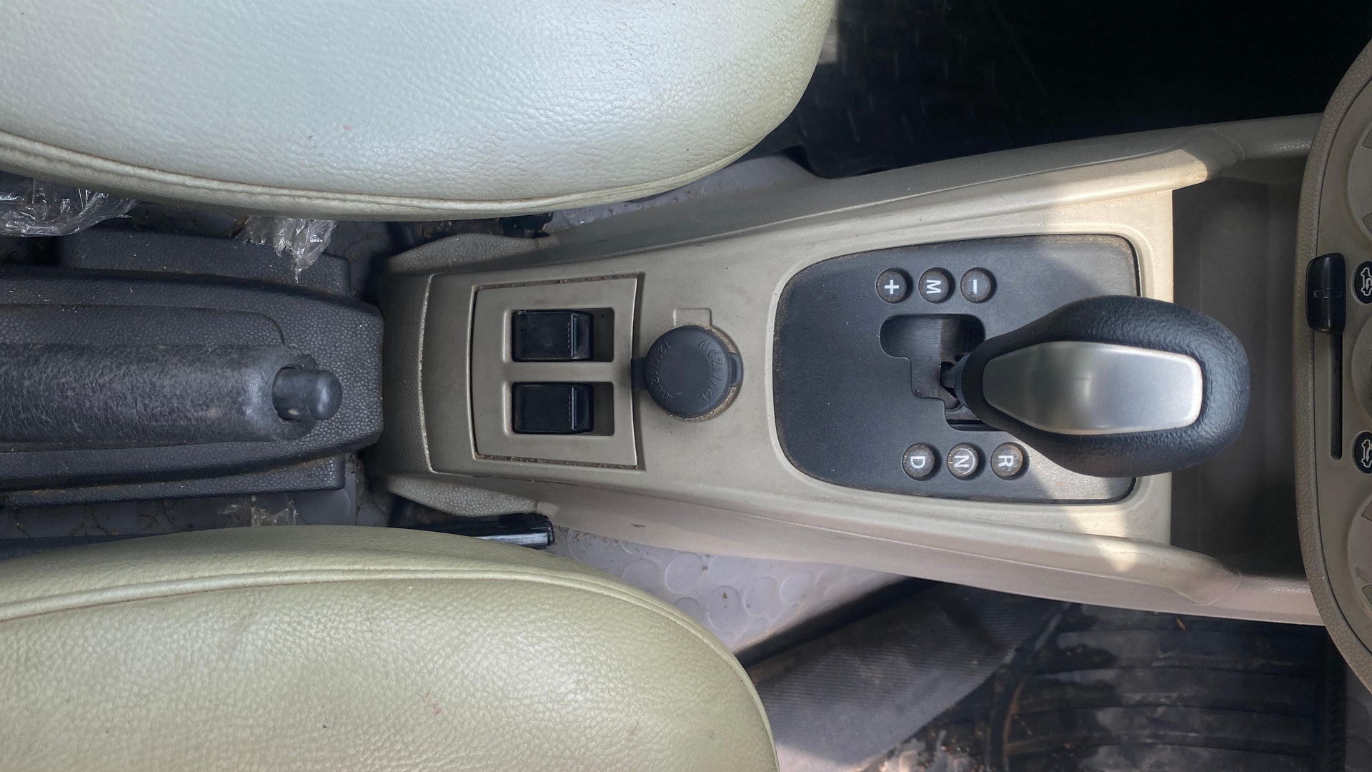 View 2015 Maruti Suzuki Alto K10 LX Image 37 Used 2015 Maruti Suzuki Alto K10 LX Image 37