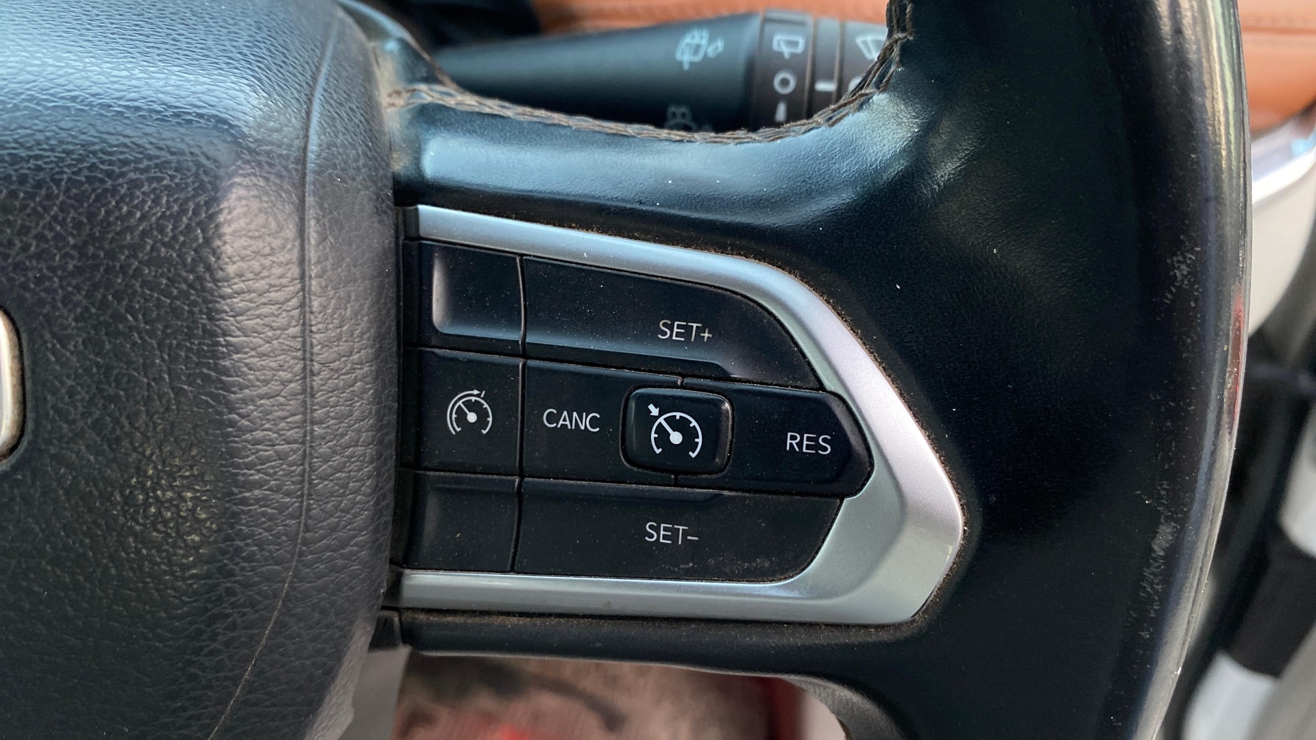 View 2021 Jeep Compass Limited (O)1.4 Multi AIR Petrol DDCT AT BS IV Image 3 Used 2021 Jeep Compass Limited (O)1.4 Multi AIR Petrol DDCT AT BS IV Image 3