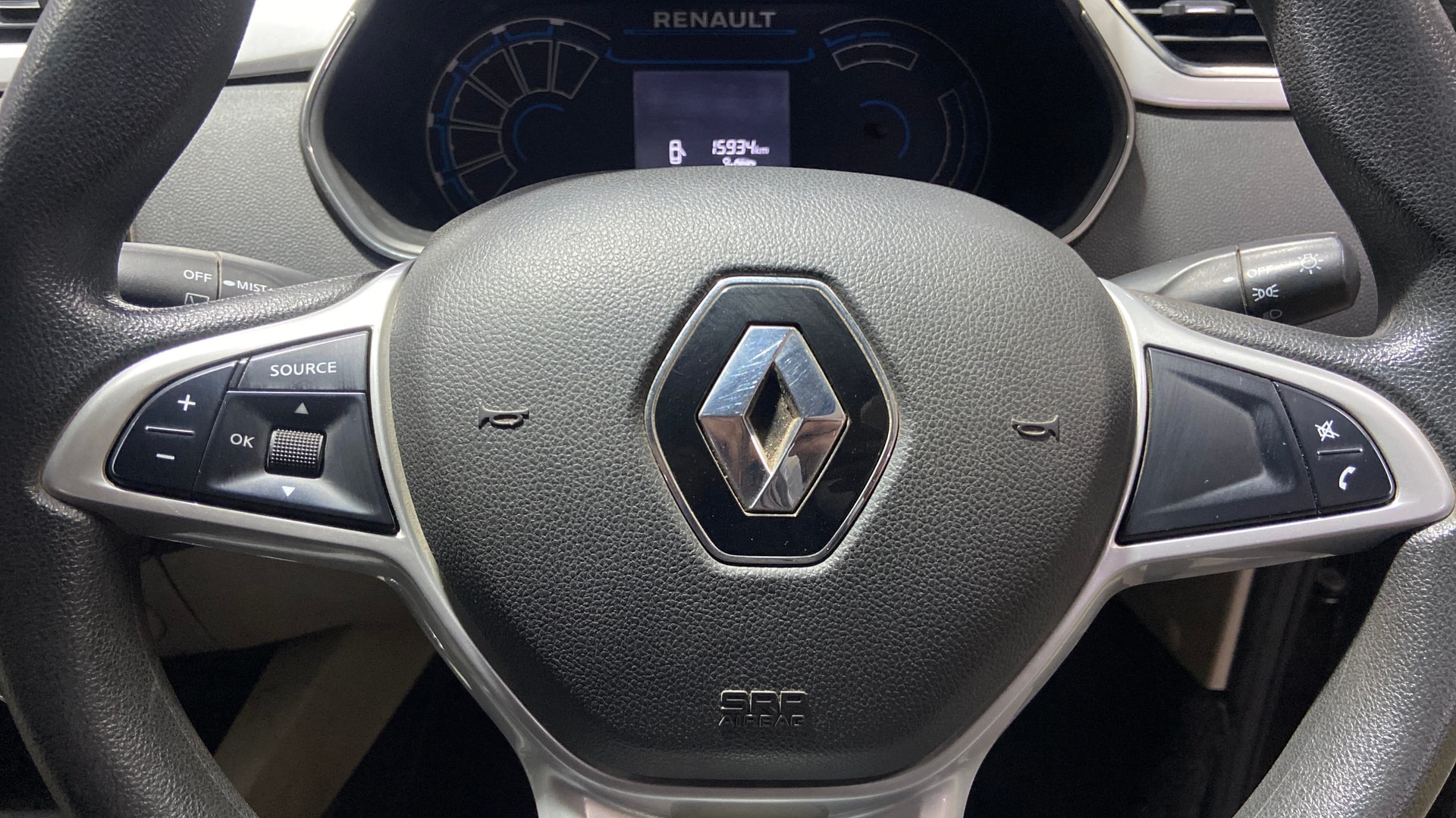 View 2022 Renault Triber RXZ Image 3 Used 2022 Renault Triber RXZ Image 3