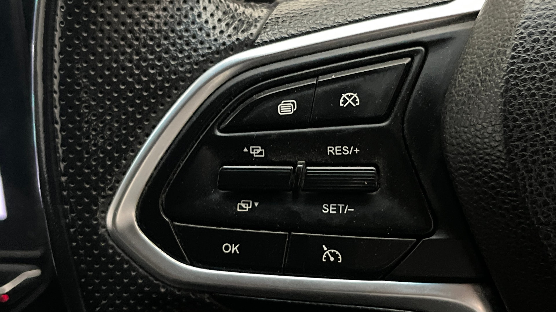 View 2020 MG Hector Sharp Petrol BS IV Image 3 Used 2020 MG Hector Sharp Petrol BS IV Image 3