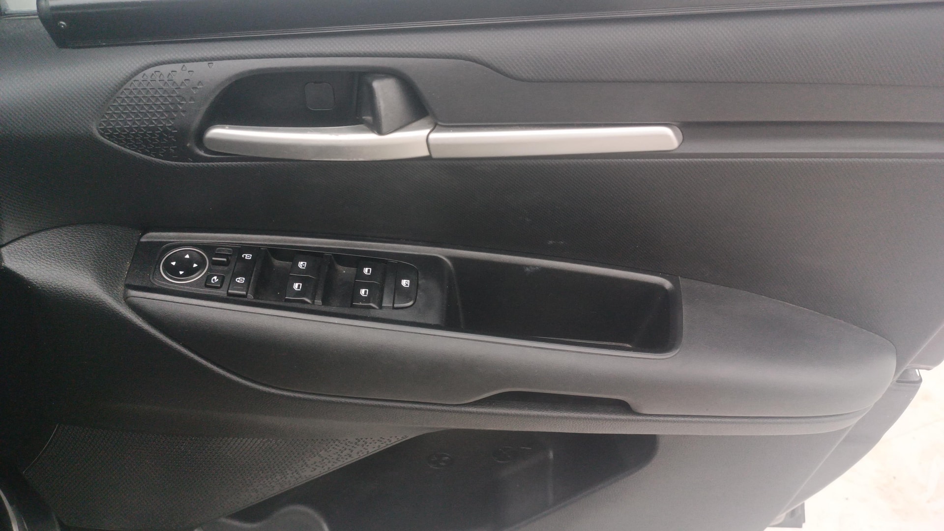 View 2023 Kia Sonet HTK Plus iMT Petrol Image 34 Used 2023 Kia Sonet HTK Plus iMT Petrol Image 34
