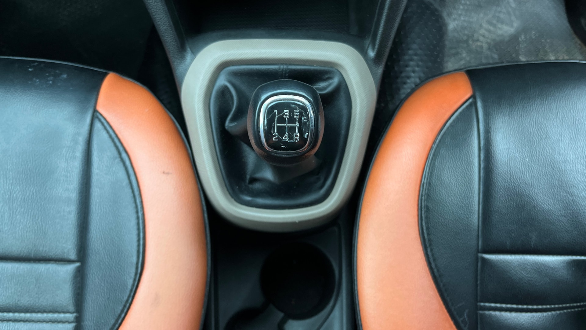 View 2016 Hyundai Grand i10 Sportz 1.2 Kappa Image 38 Used 2016 Hyundai Grand i10 Sportz 1.2 Kappa Image 38