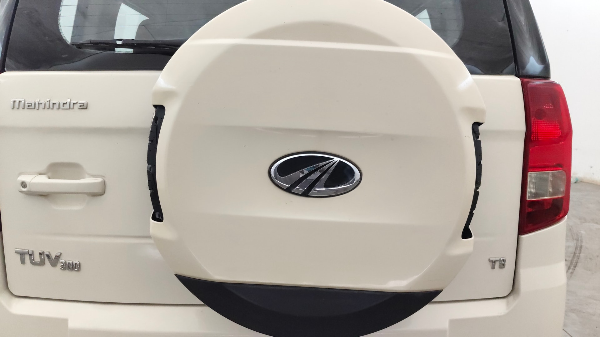 View 2016 Mahindra TUV300 T8 Image 26 Used 2016 Mahindra TUV300 T8 Image 26