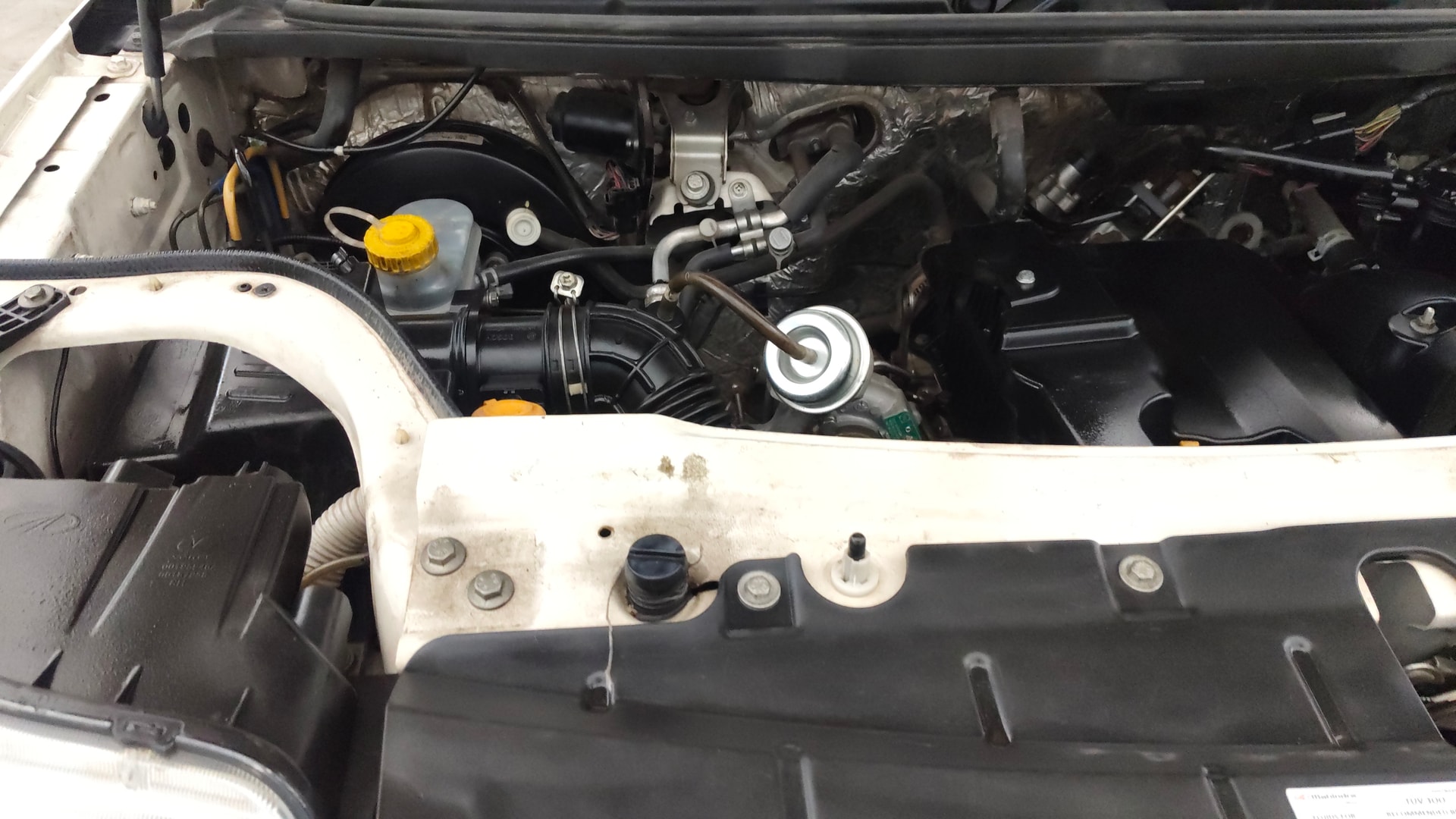 View 2016 Mahindra TUV300 T8 Image 3 Used 2016 Mahindra TUV300 T8 Image 3