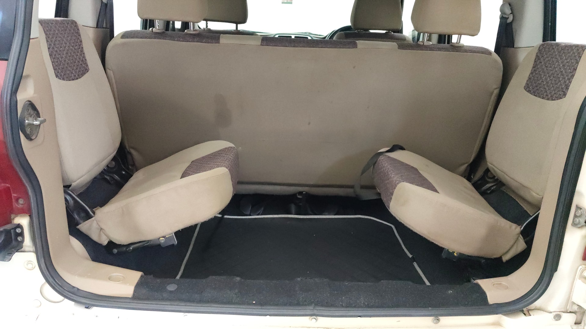 View 2016 Mahindra TUV300 T8 Image 10 Used 2016 Mahindra TUV300 T8 Image 10