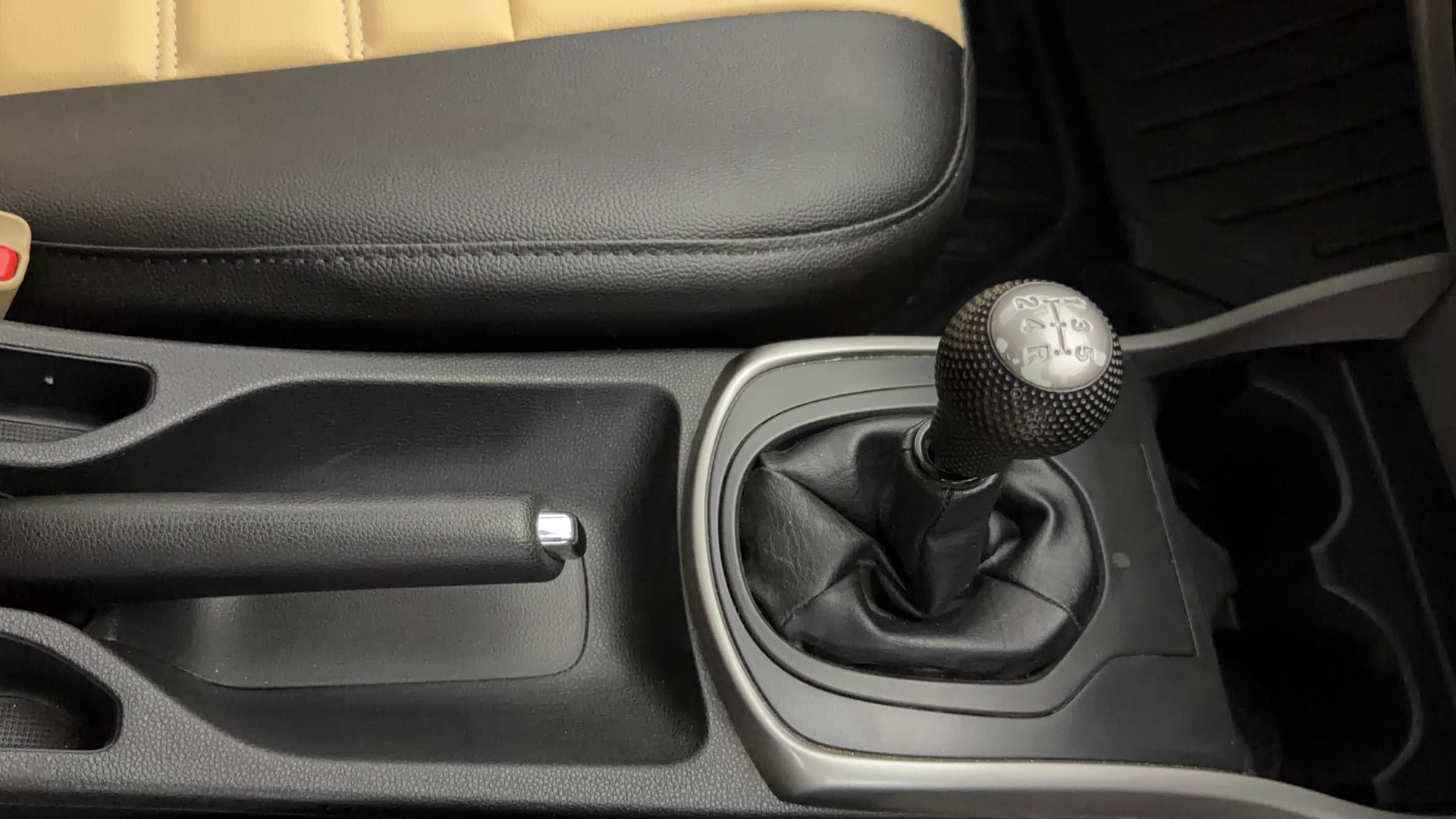View 2023 Honda City ZX MT Diesel Anniversary Edition Image 40 Used 2023 Honda City ZX MT Diesel Anniversary Edition Image 40