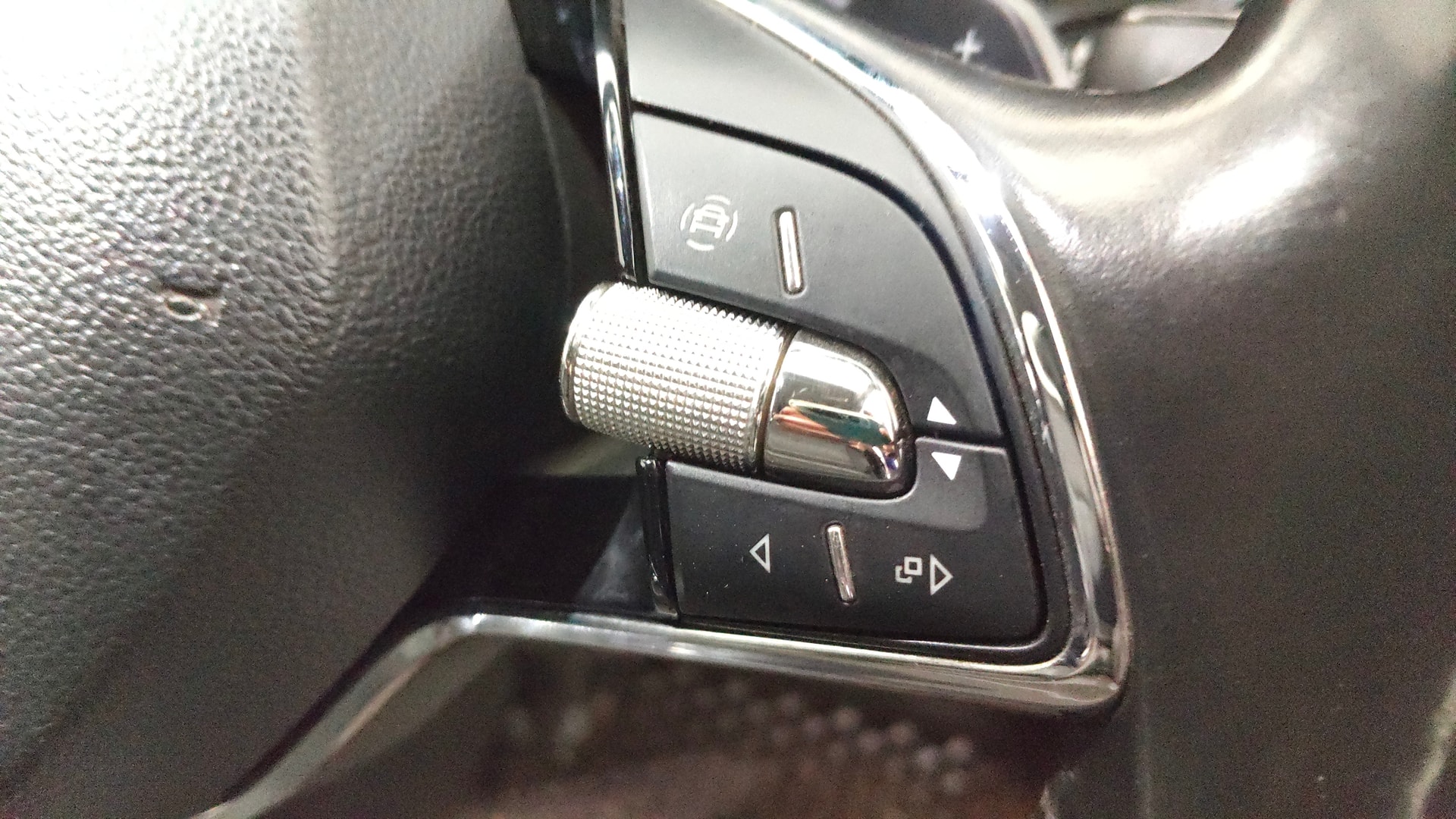 View 2023 Skoda Kushaq Style 1.0 TSI AT Image 3 Used 2023 Skoda Kushaq Style 1.0 TSI AT Image 3