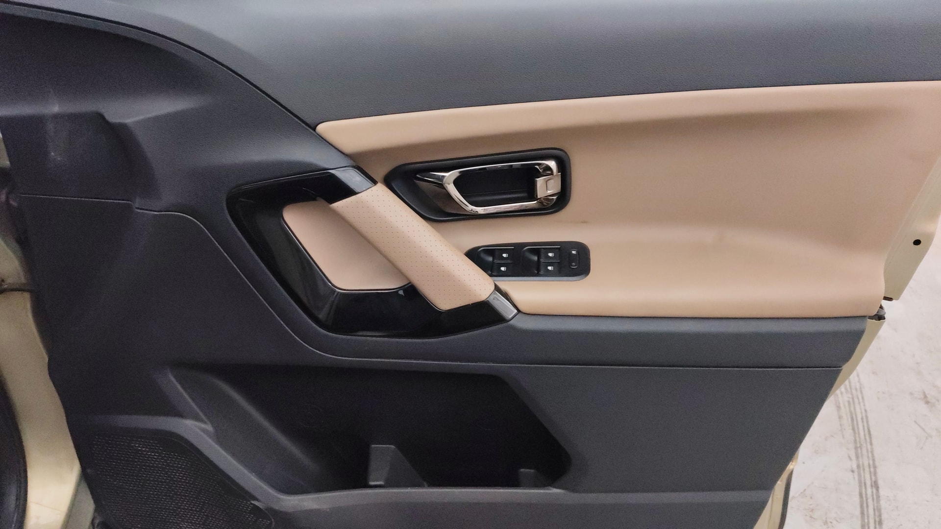 View 2022 Tata Harrier XE Image 35 Used 2022 Tata Harrier XE Image 35