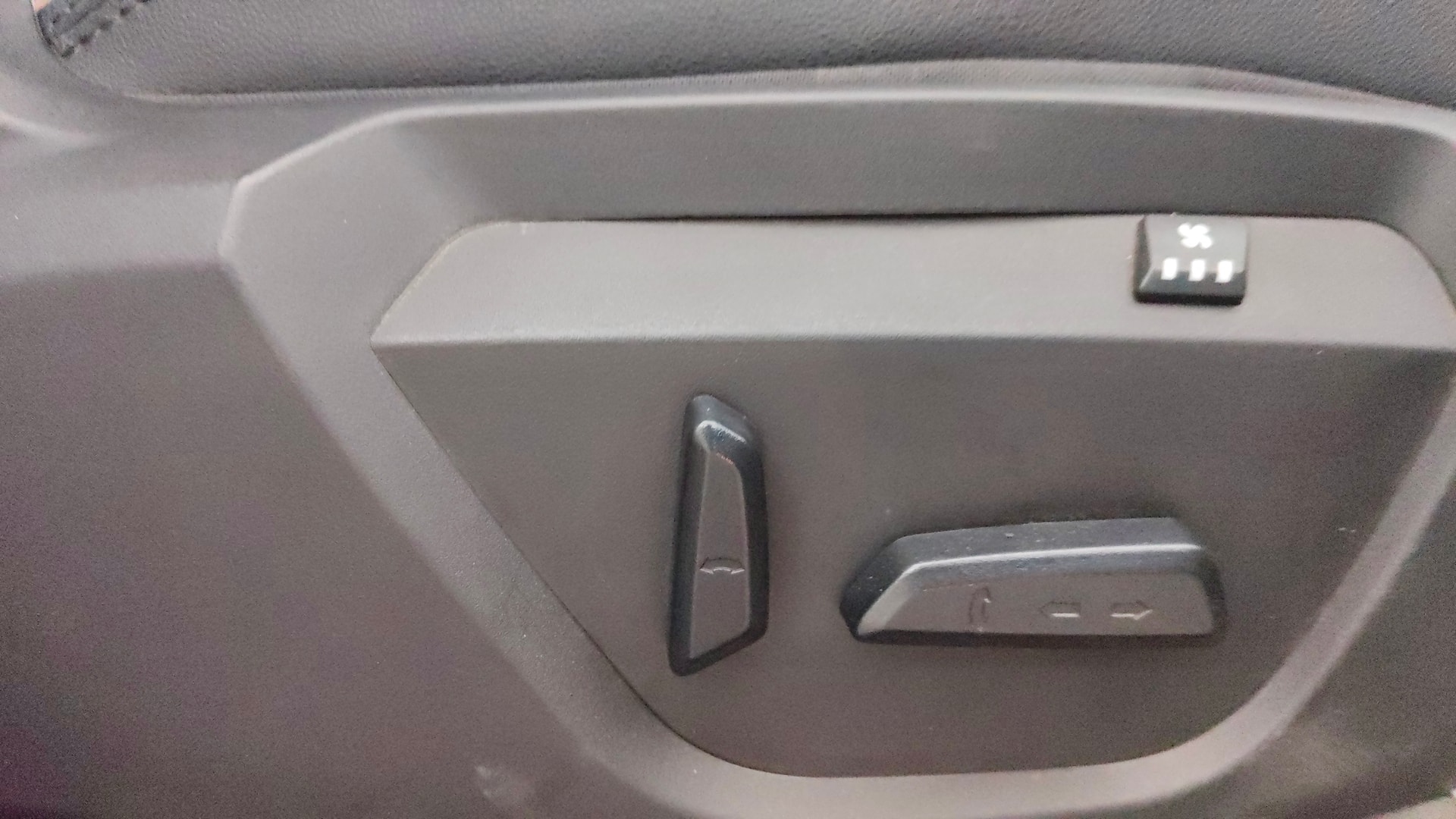 View 2022 Tata Harrier XE Image 19 Used 2022 Tata Harrier XE Image 19