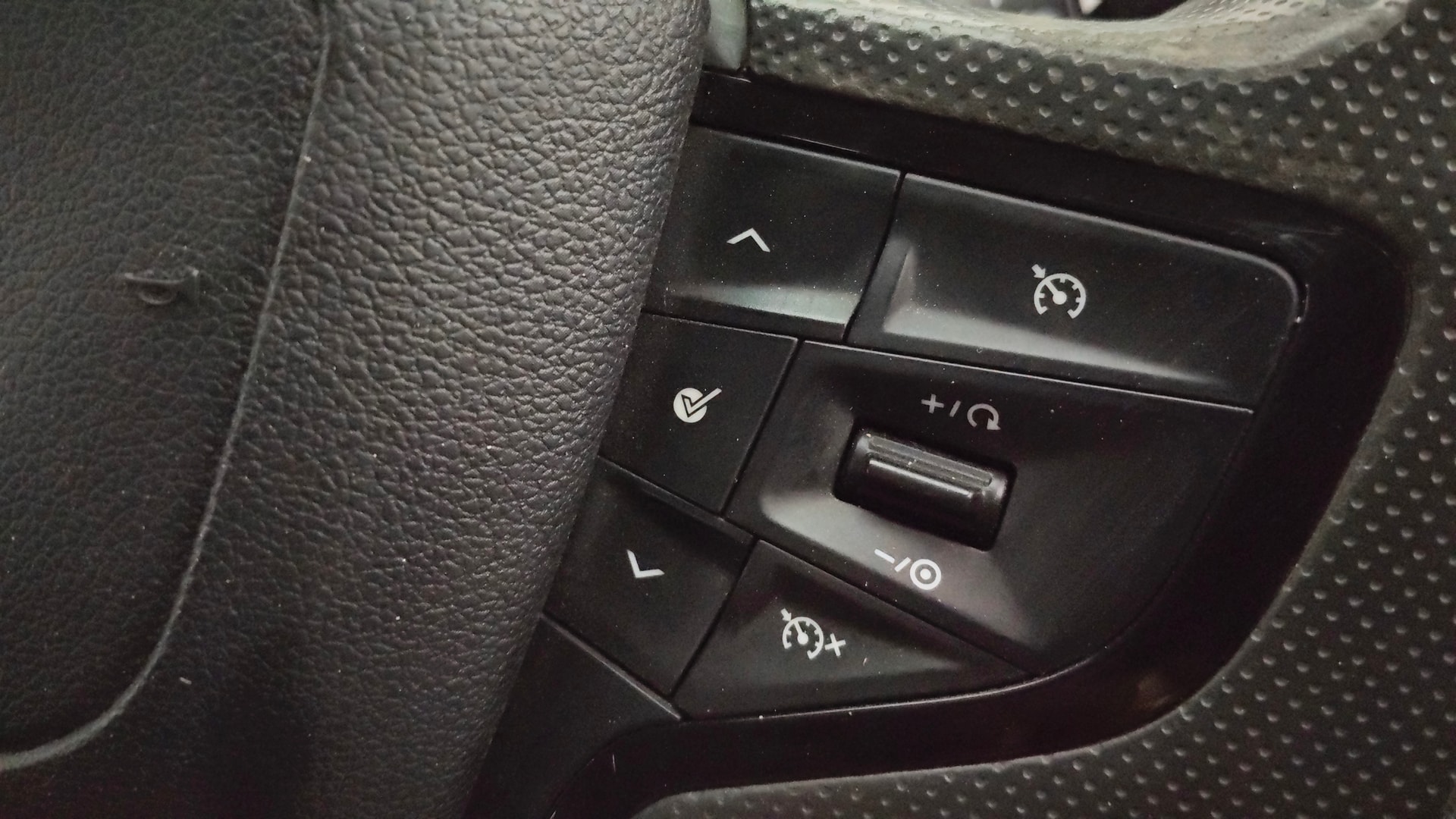 View 2022 Tata Harrier XE Image 3 Used 2022 Tata Harrier XE Image 3