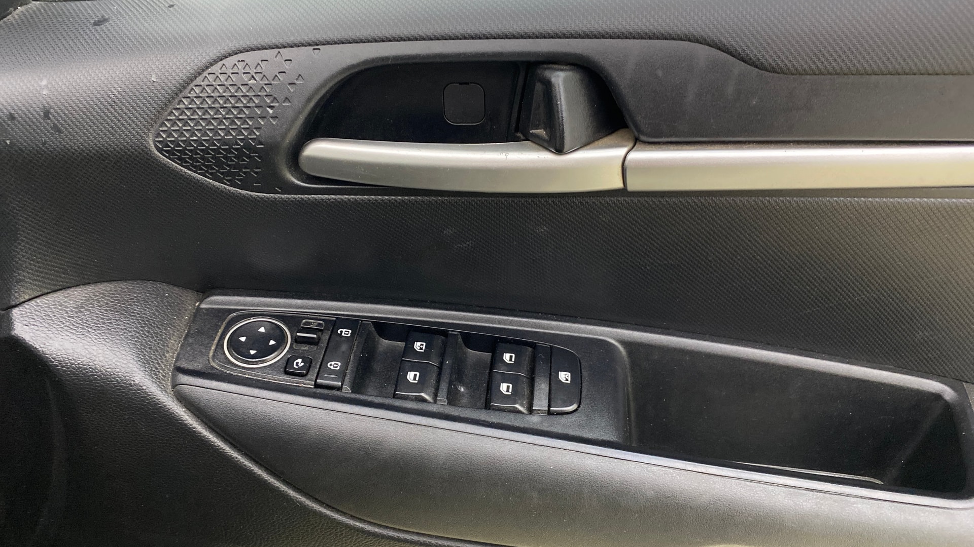 View 2024 Kia Sonet HTE Petrol Image 38 Used 2024 Kia Sonet HTE Petrol Image 38