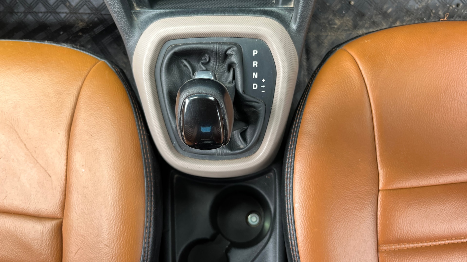 View 2014 Hyundai Xcent SX Petrol Image 40 Used 2014 Hyundai Xcent SX Petrol Image 40