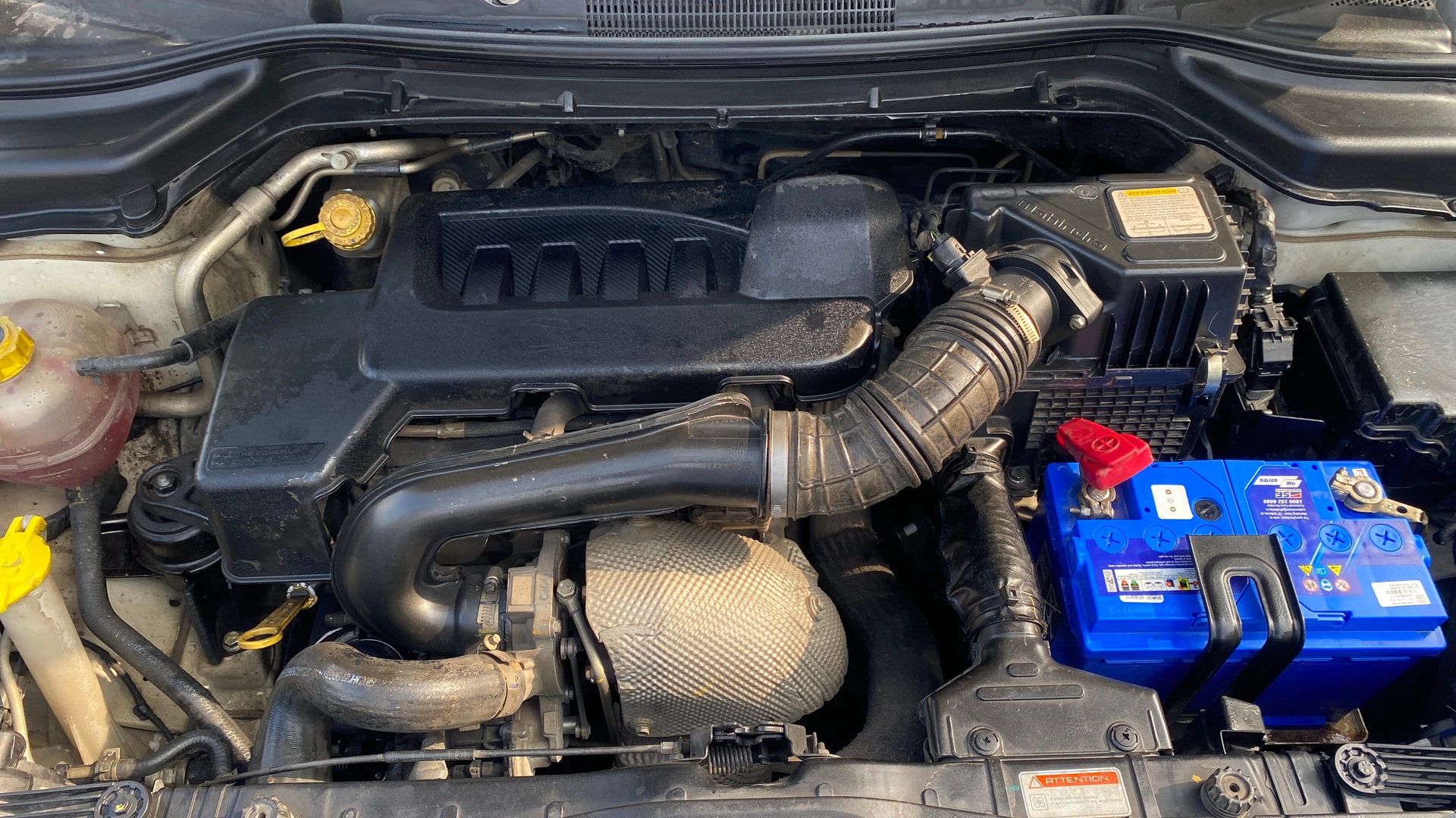 View 2019 Mahindra XUV300 W4 Petrol BS IV Image 44 Used 2019 Mahindra XUV300 W4 Petrol BS IV Image 44