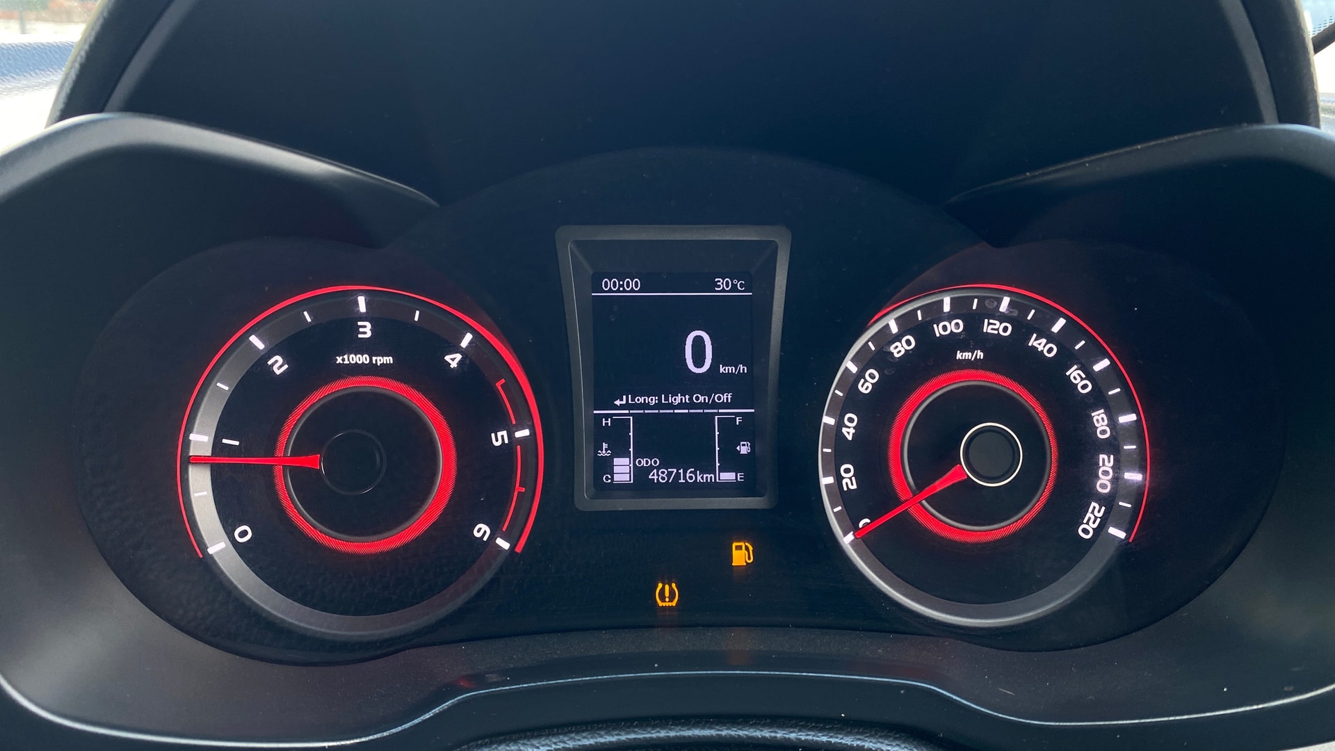 View 2019 Mahindra XUV300 W4 Petrol BS IV Image 37 Used 2019 Mahindra XUV300 W4 Petrol BS IV Image 37