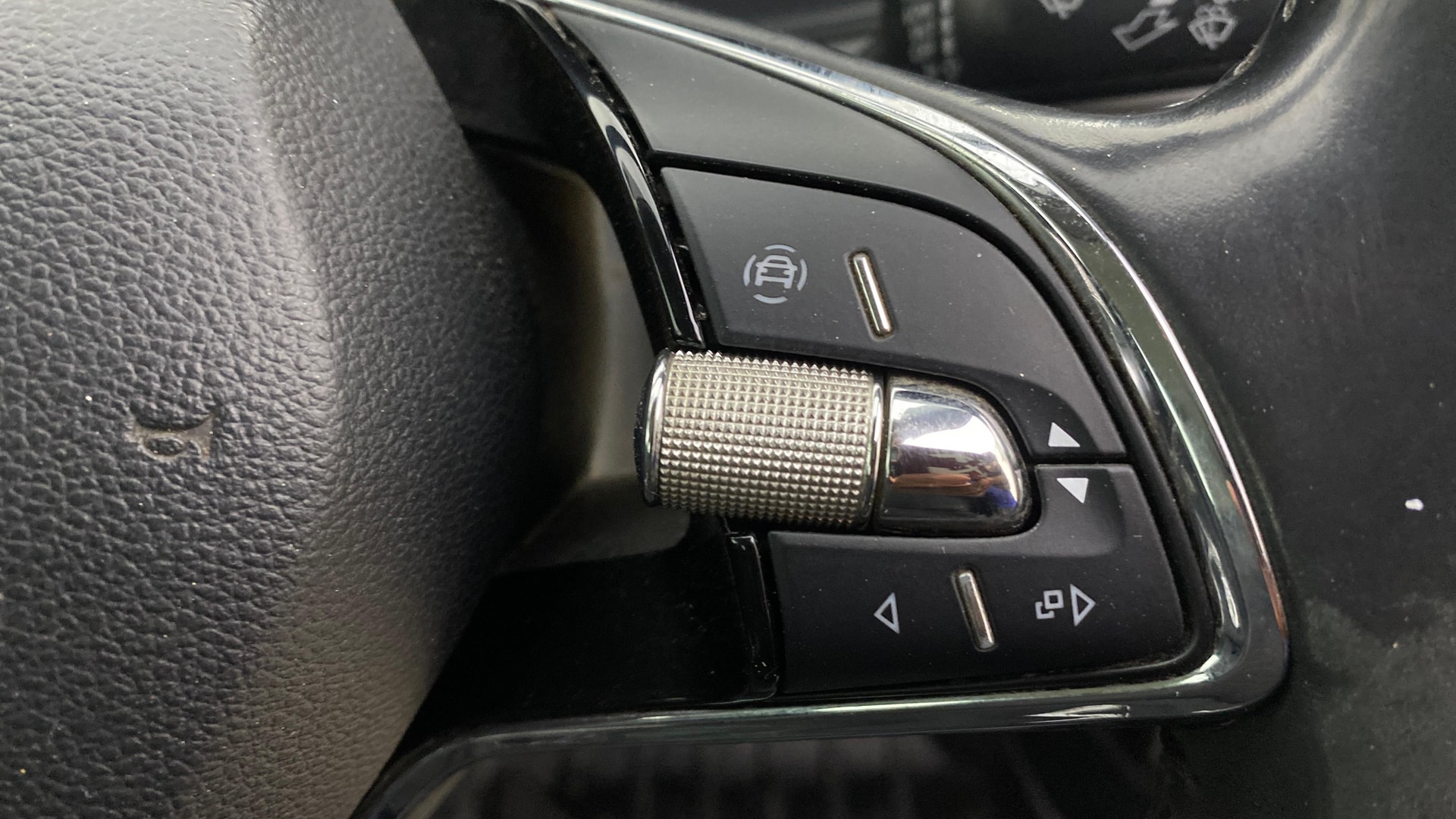 View 2022 Skoda Kushaq Ambition 1.0 TSI MT Image 3 Used 2022 Skoda Kushaq Ambition 1.0 TSI MT Image 3