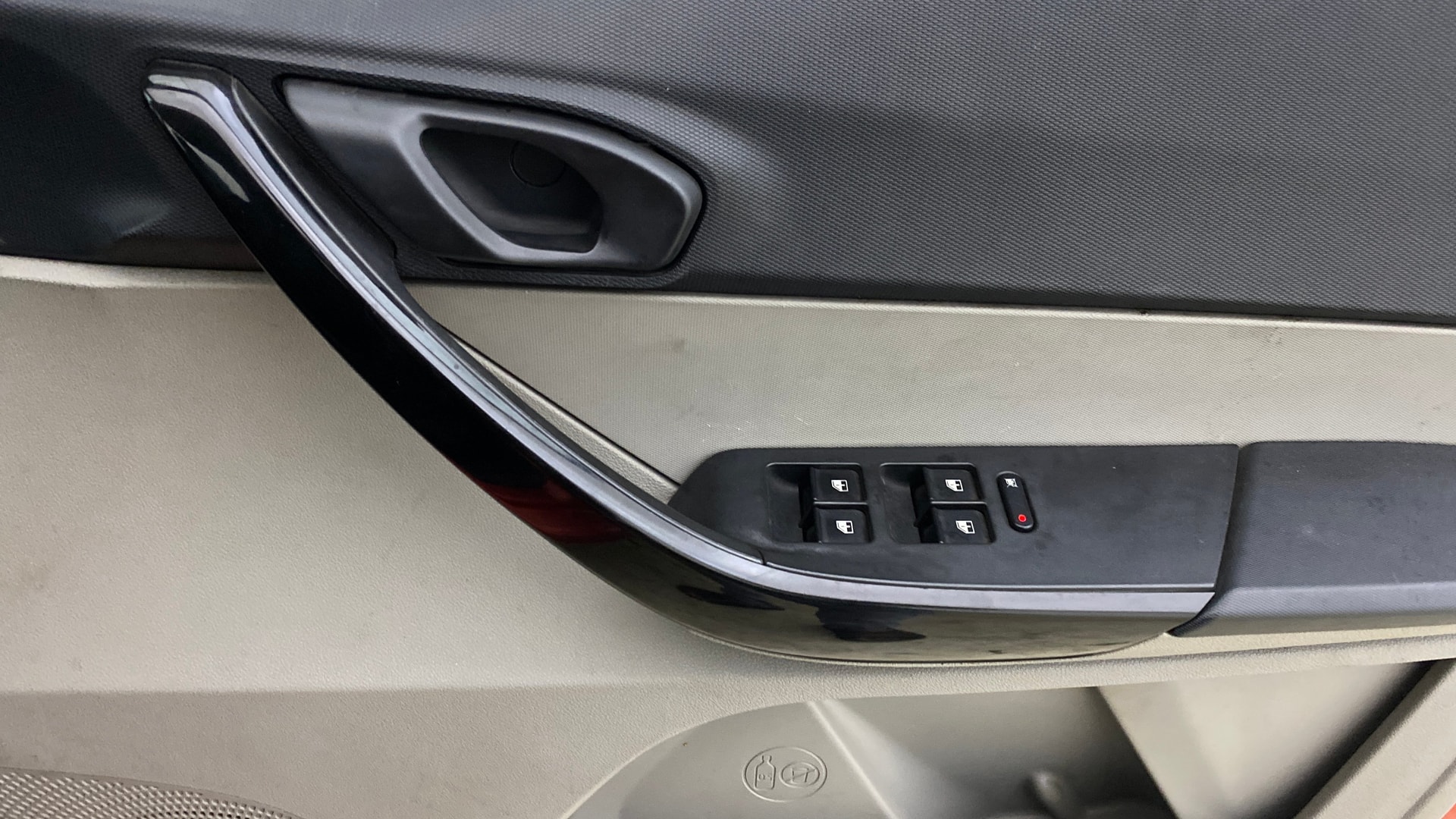 View 2017 Tata Tiago Revotron Wizz Limited Edition Image 32 Used 2017 Tata Tiago Revotron Wizz Limited Edition Image 32