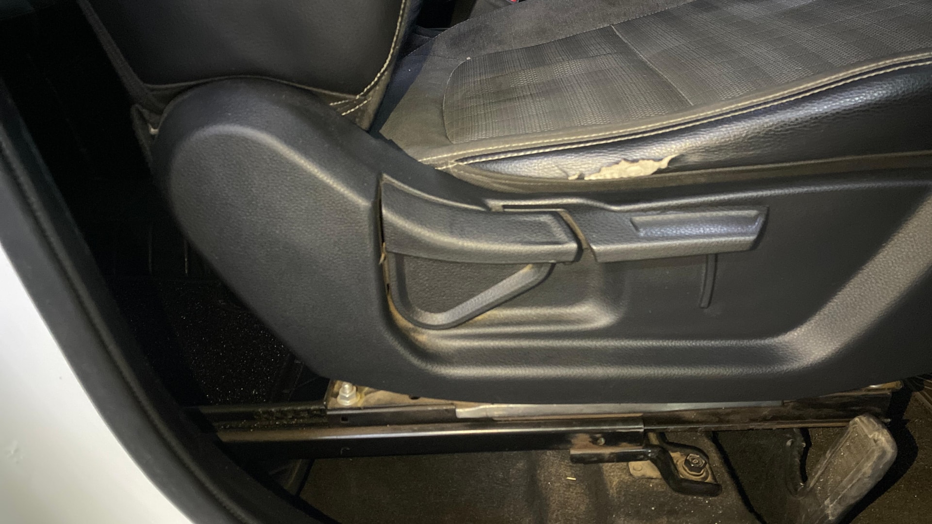 View 2022 Kia Sonet HTK Diesel Image 18 Used 2022 Kia Sonet HTK Diesel Image 18