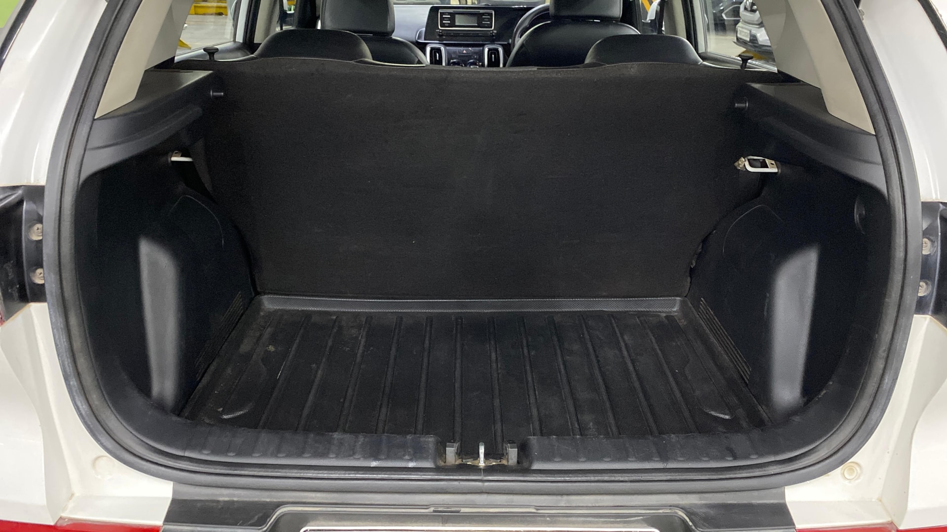 View 2022 Kia Sonet HTK Diesel Image 10 Used 2022 Kia Sonet HTK Diesel Image 10