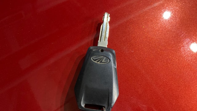 View Mahindra KUV100 Image 27 Used Mahindra KUV100 Image 27