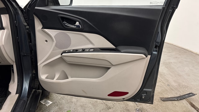 View Mahindra XUV300 Image 33 Used Mahindra XUV300 Image 33