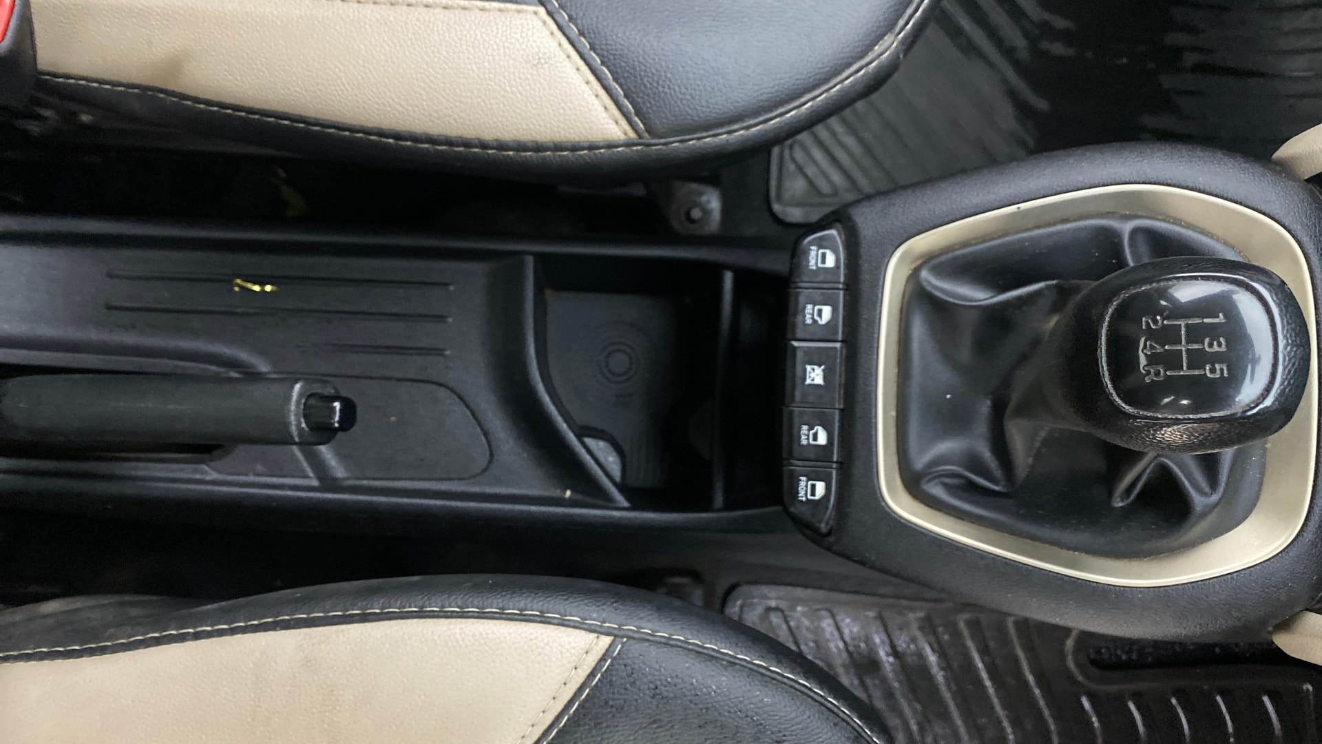 View 2019 Hyundai New Santro D-Lite Petrol Image 37 Used 2019 Hyundai New Santro D-Lite Petrol Image 37