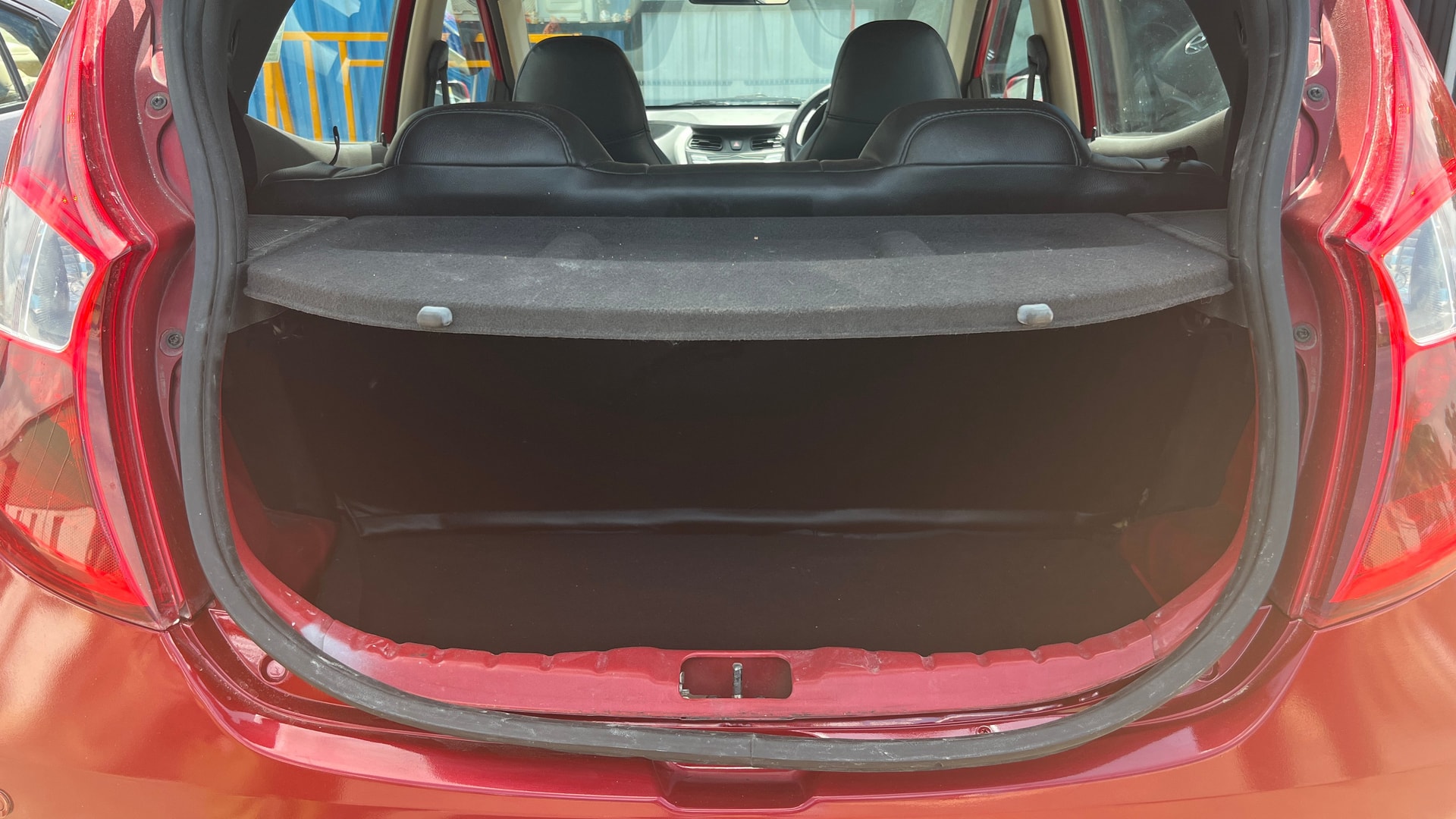 View 2017 Hyundai EON Sportz Image 10 Used 2017 Hyundai EON Sportz Image 10
