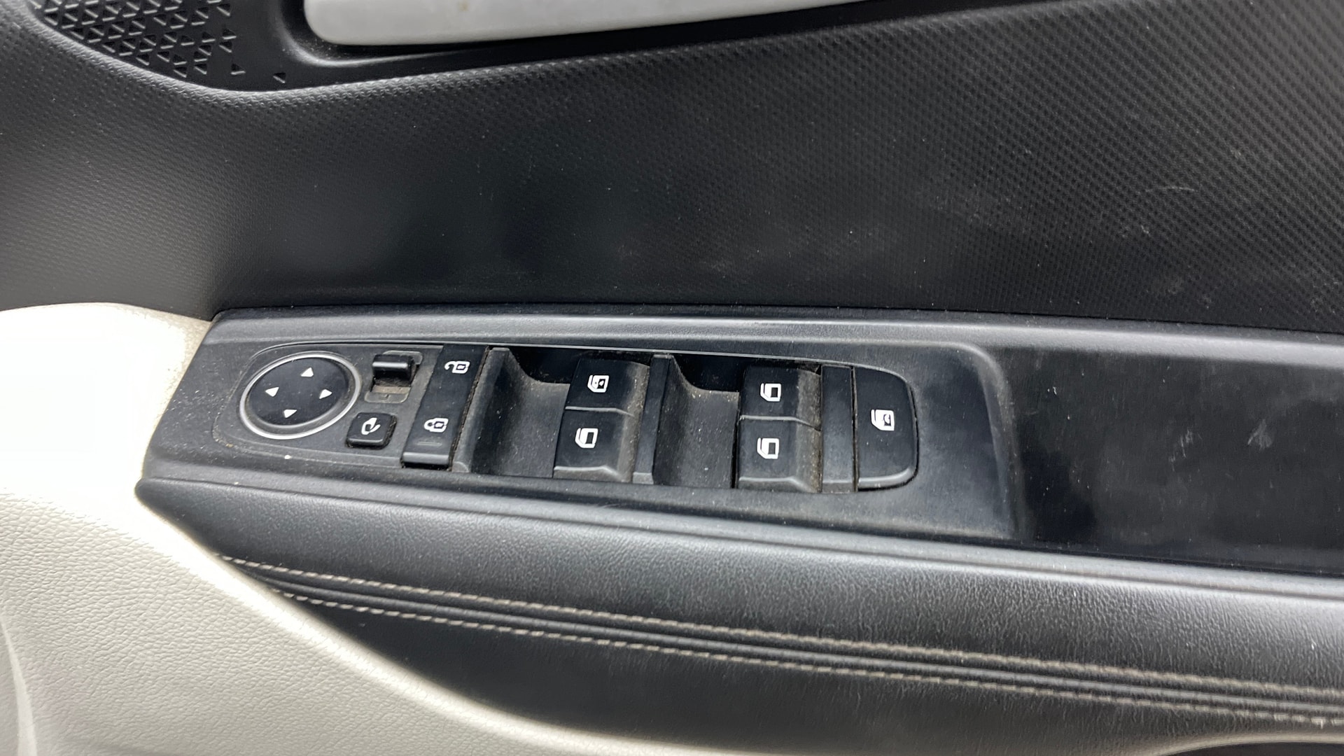 View 2021 Kia Sonet HTX iMT Petrol Image 39 Used 2021 Kia Sonet HTX iMT Petrol Image 39