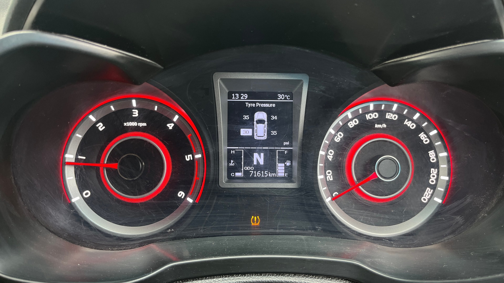 Used 2022 Mahindra XUV300 Used 2022 Mahindra XUV300