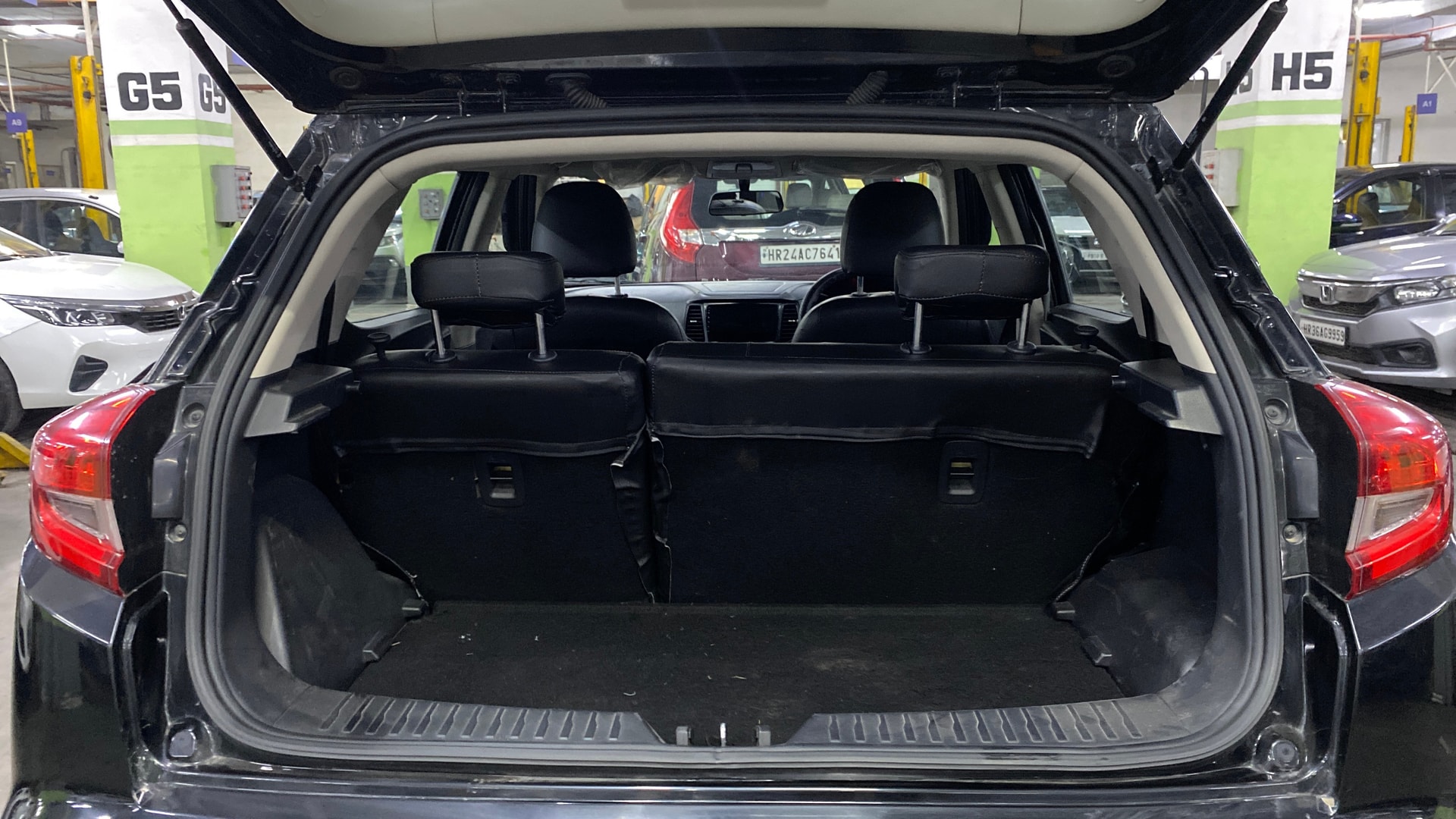 Used 2023 Mahindra XUV300 Used 2023 Mahindra XUV300