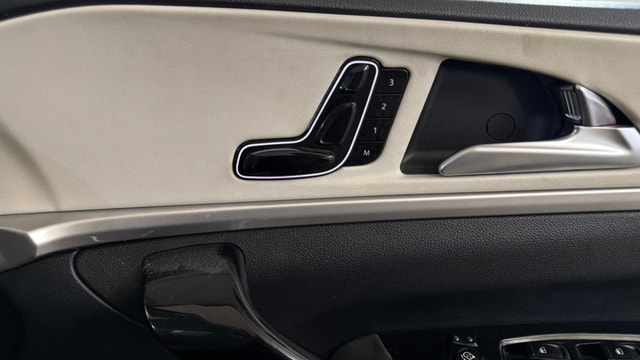 View Mahindra XUV700 Image 19 Used Mahindra XUV700 Image 19