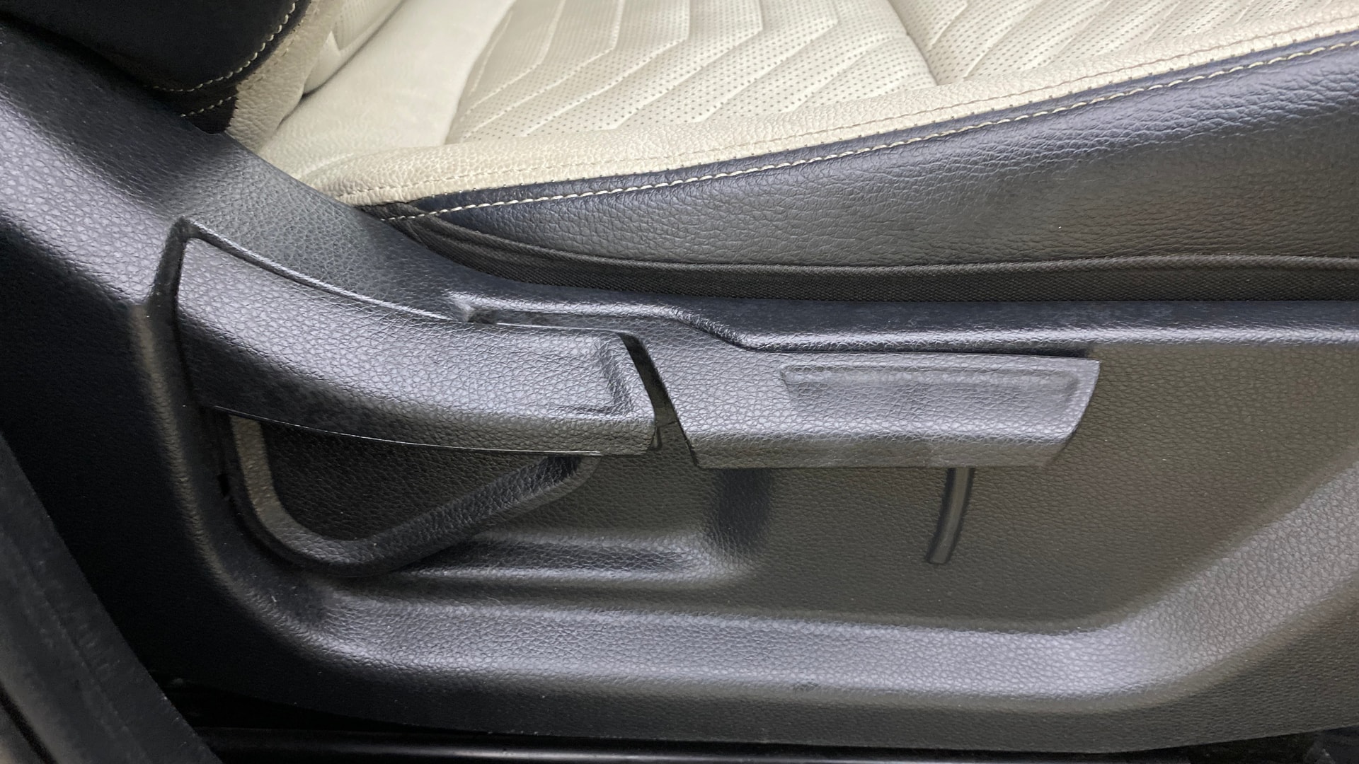 View 2024 Kia Sonet HTE Petrol Image 11 Used 2024 Kia Sonet HTE Petrol Image 11