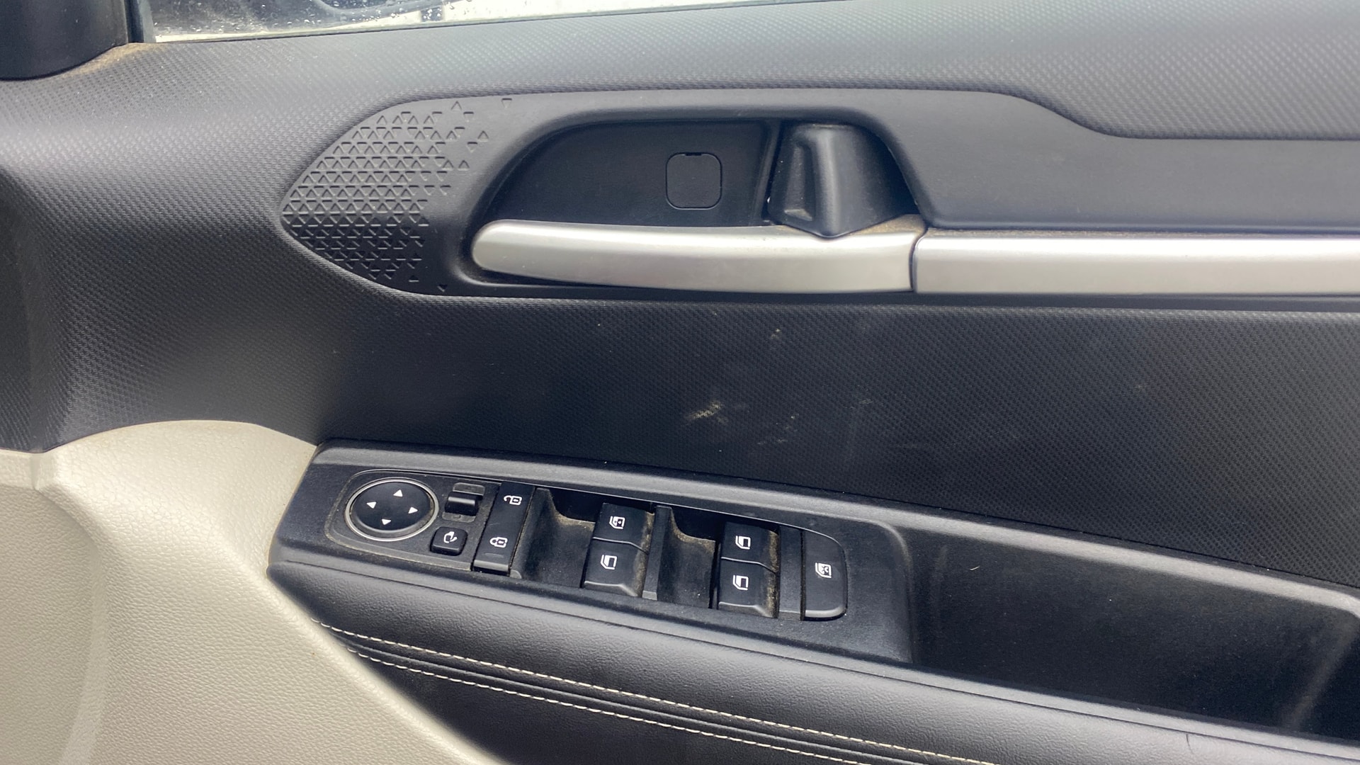 View 2023 Kia Sonet HTX DCT Petrol Image 35 Used 2023 Kia Sonet HTX DCT Petrol Image 35