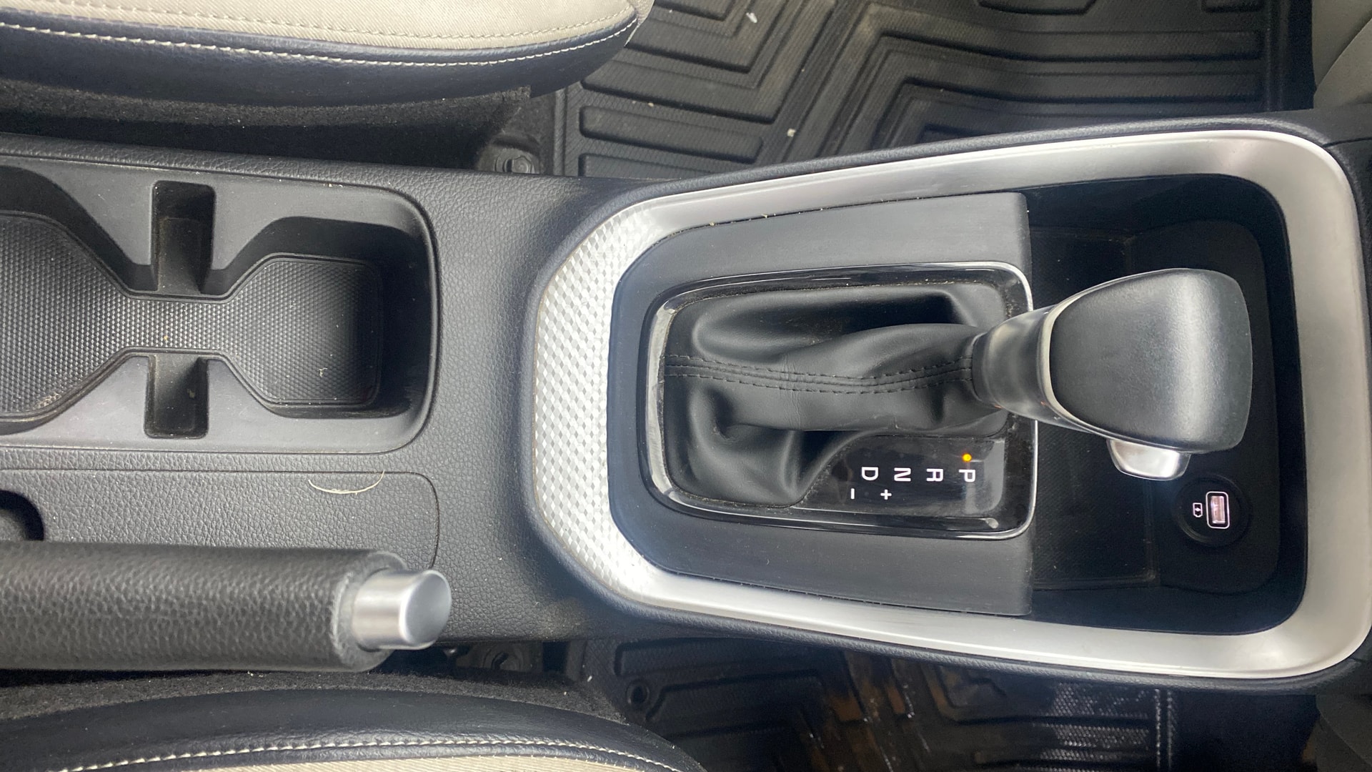 View 2023 Kia Sonet HTX DCT Petrol Image 41 Used 2023 Kia Sonet HTX DCT Petrol Image 41