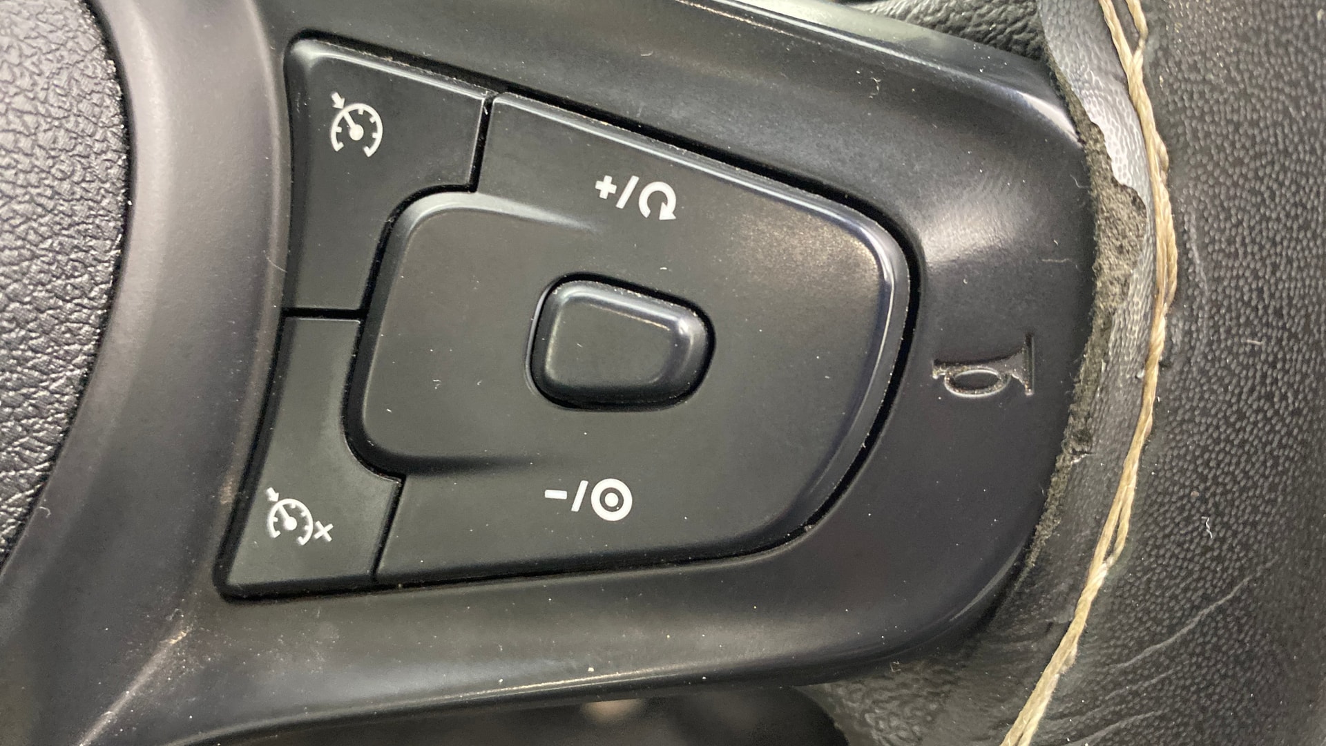 View 2024 Tata Tiago Revotorq XB Image 3 Used 2024 Tata Tiago Revotorq XB Image 3