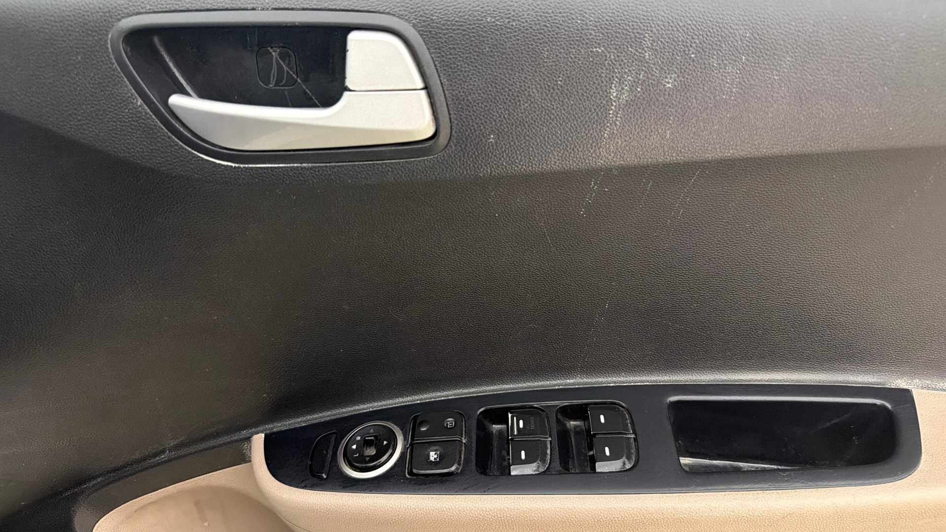 View 2017 Hyundai Grand i10 1.2 Sportz(O) Petrol Image 33 Used 2017 Hyundai Grand i10 1.2 Sportz(O) Petrol Image 33