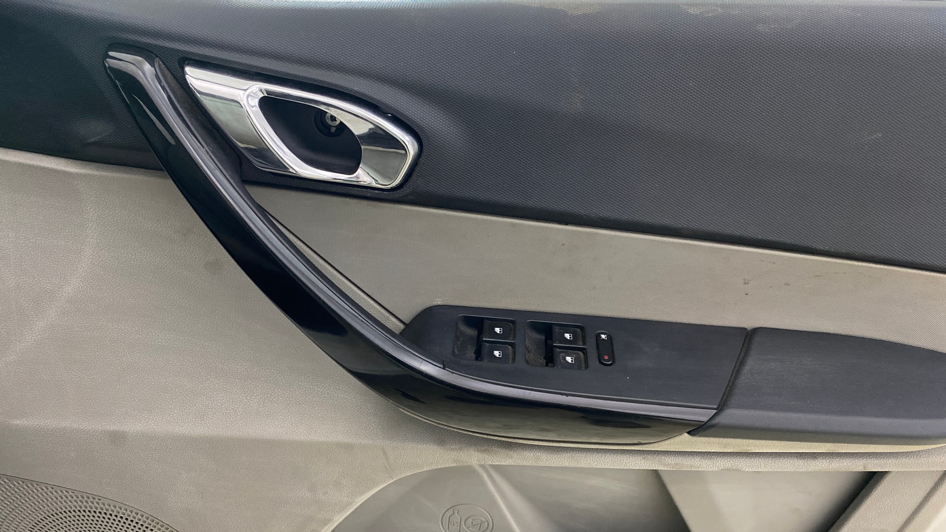 View 2016 Tata Tiago Revotorq XB Image 32 Used 2016 Tata Tiago Revotorq XB Image 32