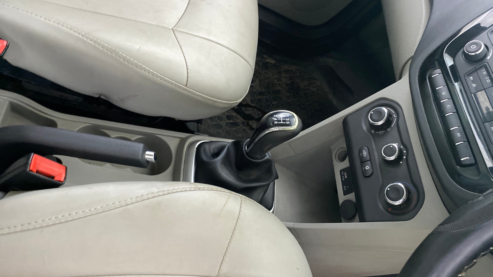 View 2016 Tata Tiago Revotorq XB Image 37 Used 2016 Tata Tiago Revotorq XB Image 37
