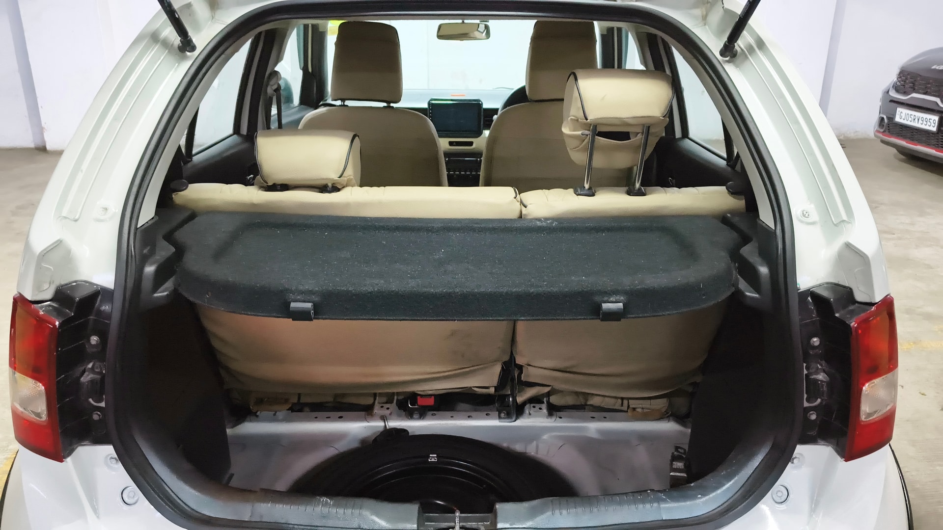 View 2018 Maruti Suzuki 1000 Base Variant Image 10 Used 2018 Maruti Suzuki 1000 Base Variant Image 10