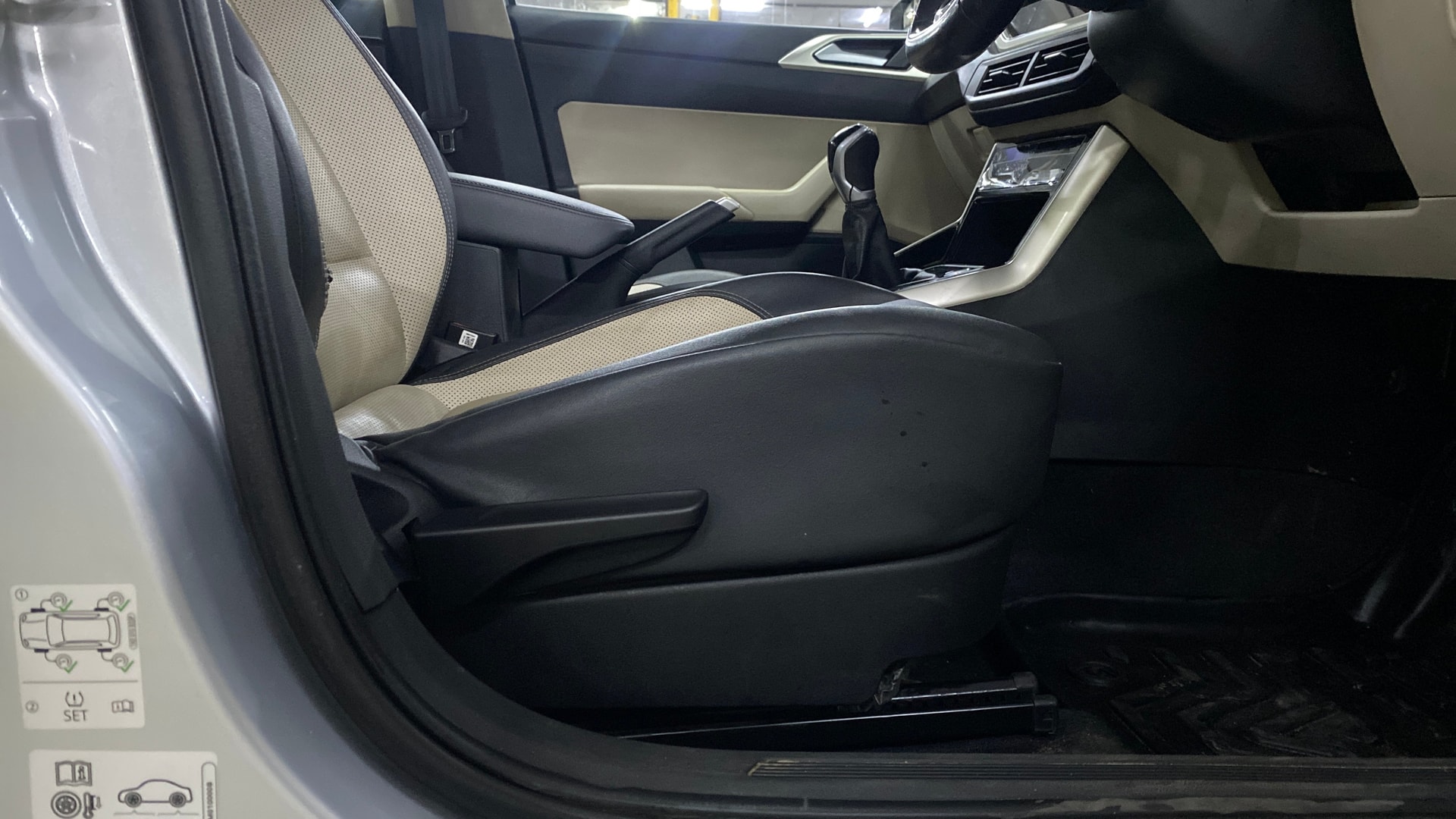 View 2022 Volkswagen Virtus Topline 1.0 TSI MT Image 11 Used 2022 Volkswagen Virtus Topline 1.0 TSI MT Image 11