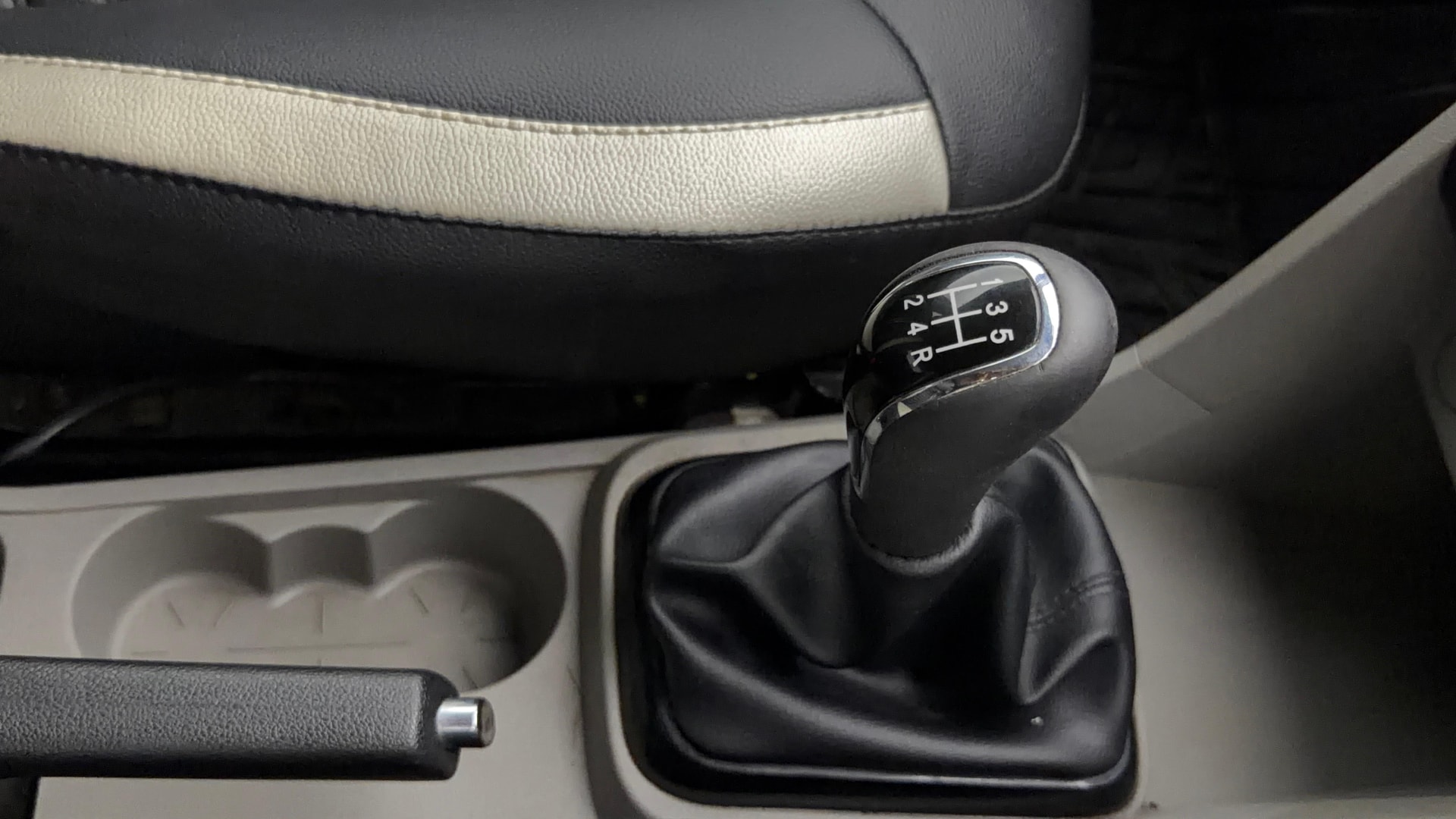 View 2019 Tata Tiago Revotorq XB Image 37 Used 2019 Tata Tiago Revotorq XB Image 37