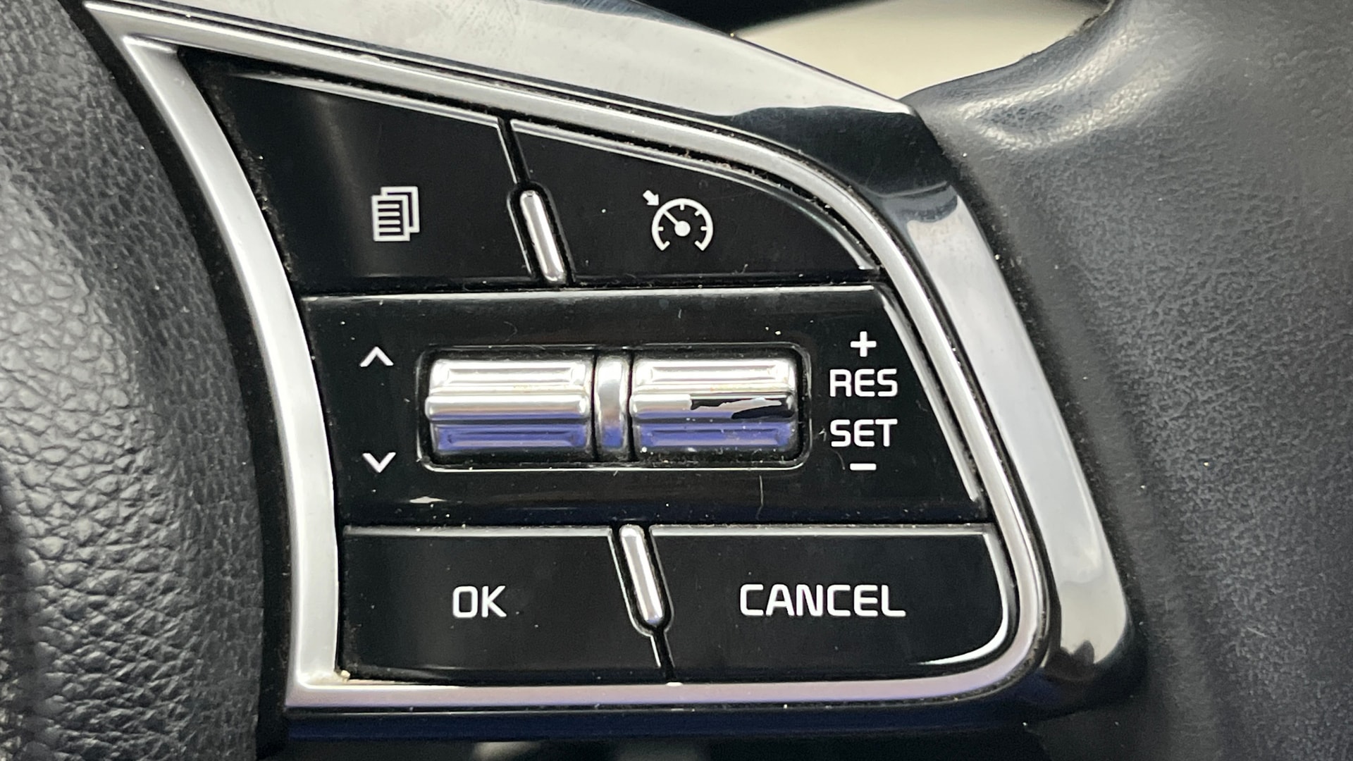 View 2022 Kia Sonet HTX Diesel Image 3 Used 2022 Kia Sonet HTX Diesel Image 3