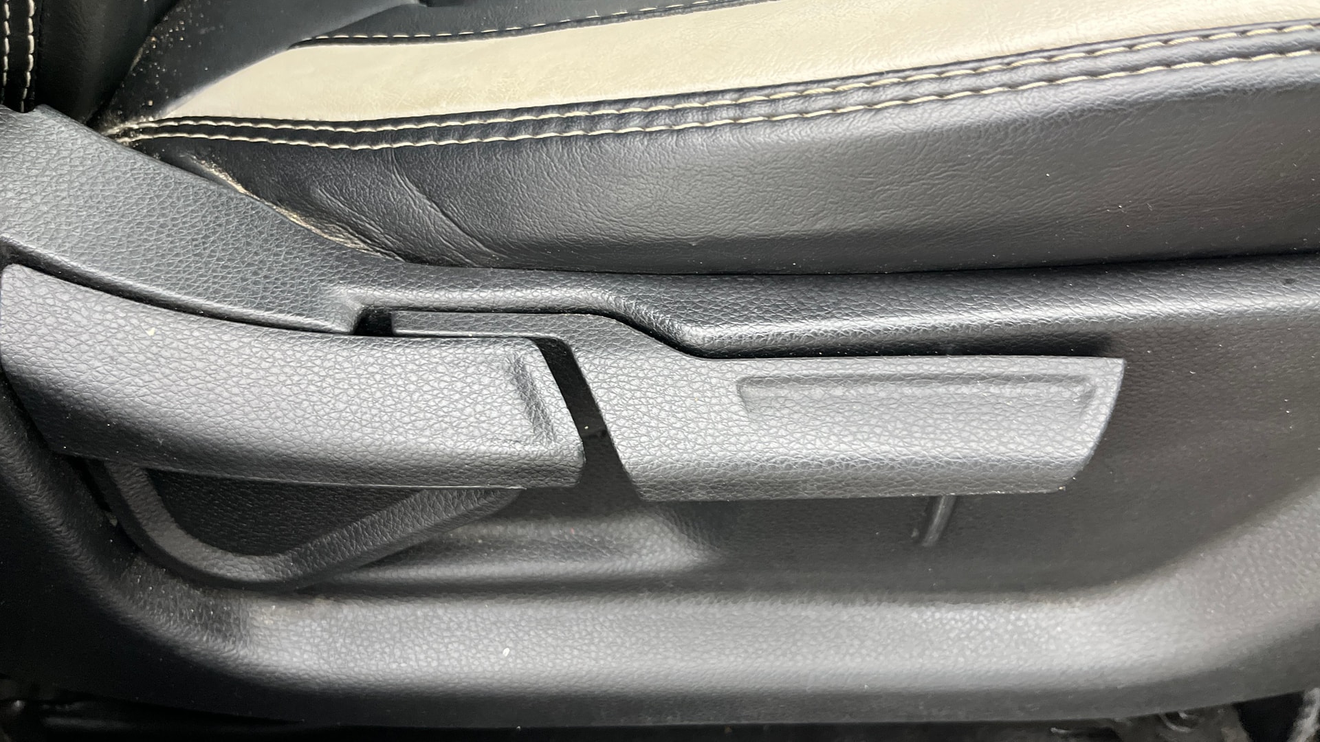 View 2022 Kia Sonet HTX Diesel Image 19 Used 2022 Kia Sonet HTX Diesel Image 19