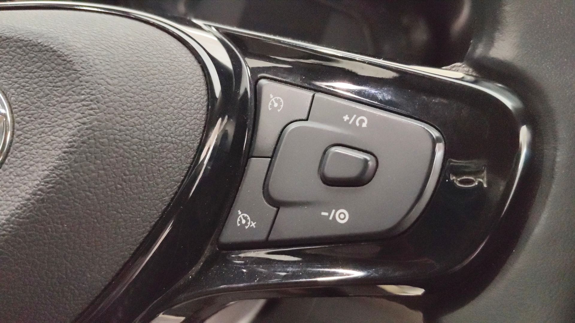 View 2022 Tata Nexon Revotorq Kaziranga XZA Plus AMT Image 3 Used 2022 Tata Nexon Revotorq Kaziranga XZA Plus AMT Image 3