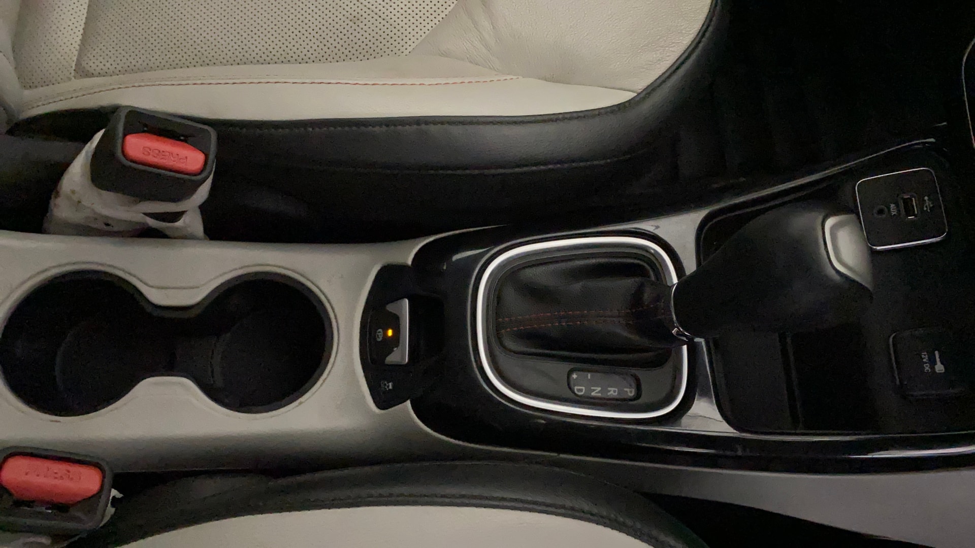 View 2017 Jeep Compass Limited (O)1.4 Multi AIR Petrol DDCT AT BS IV Image 39 Used 2017 Jeep Compass Limited (O)1.4 Multi AIR Petrol DDCT AT BS IV Image 39