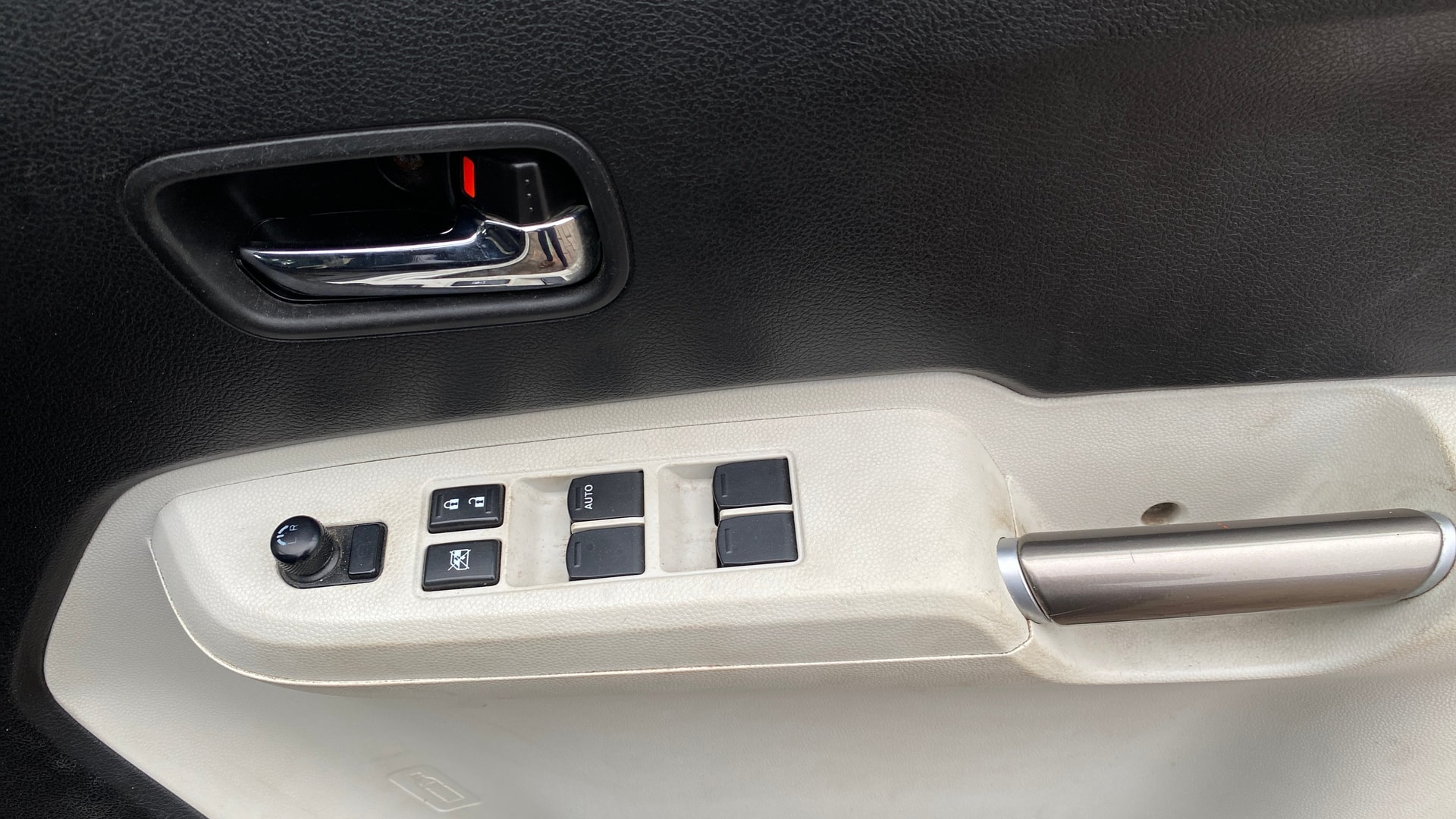 View 2017 Maruti Suzuki 1000 Base Variant Image 41 Used 2017 Maruti Suzuki 1000 Base Variant Image 41