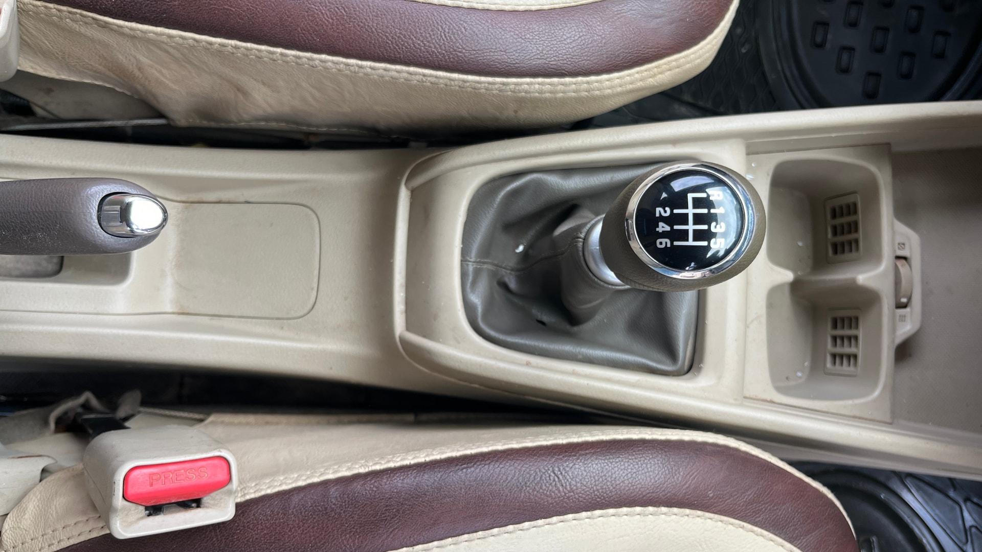 View 2019 Maruti Suzuki 1000 Base Variant Image 39 Used 2019 Maruti Suzuki 1000 Base Variant Image 39